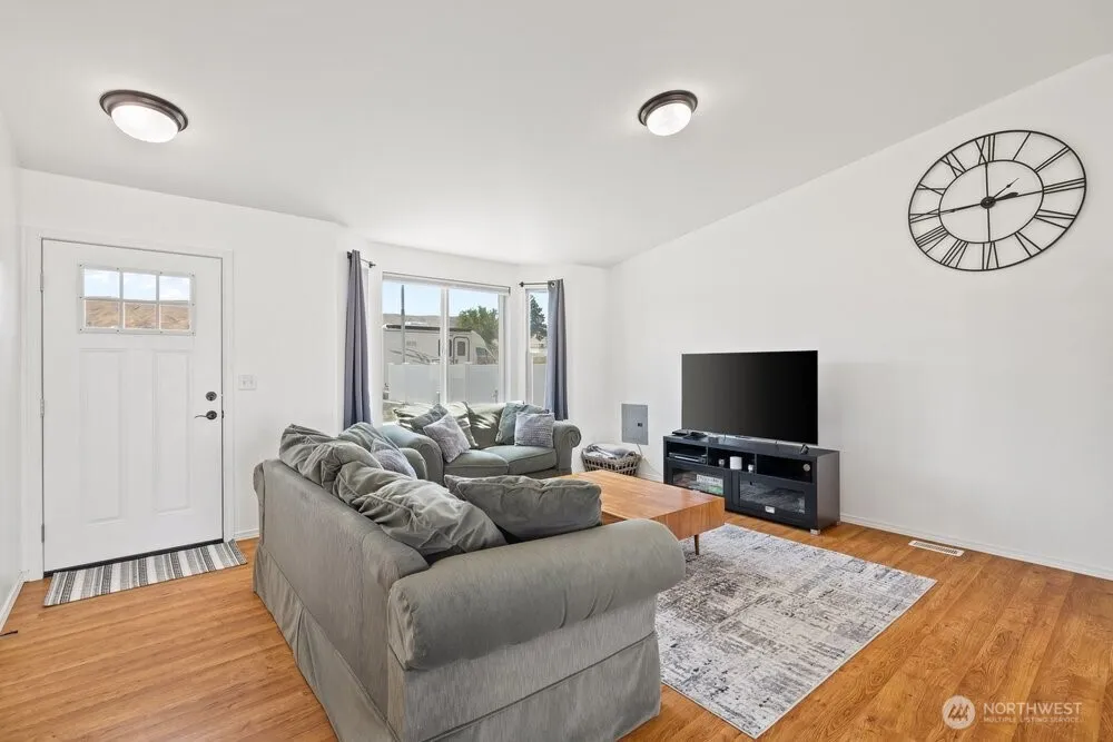 Property photo for 225 Atterberry Drive Sw, Mattawa photo 4