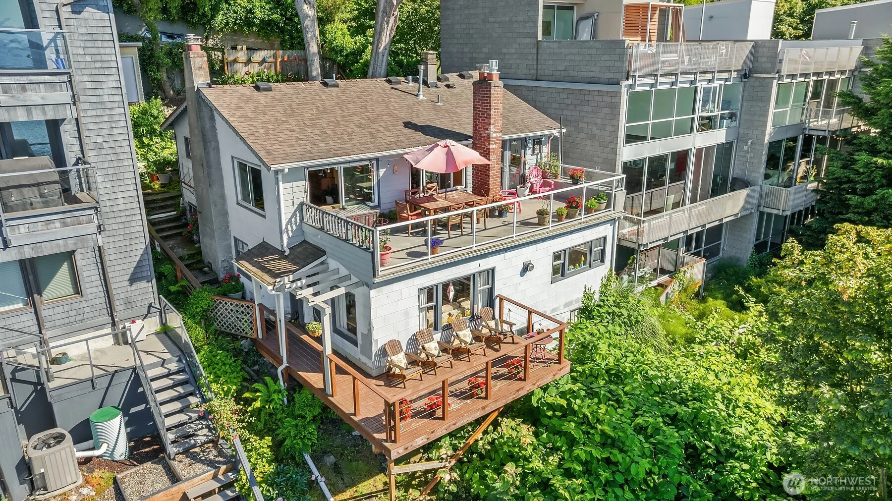 Property photo for 2115 Bonair Drive Sw, Seattle photo 2