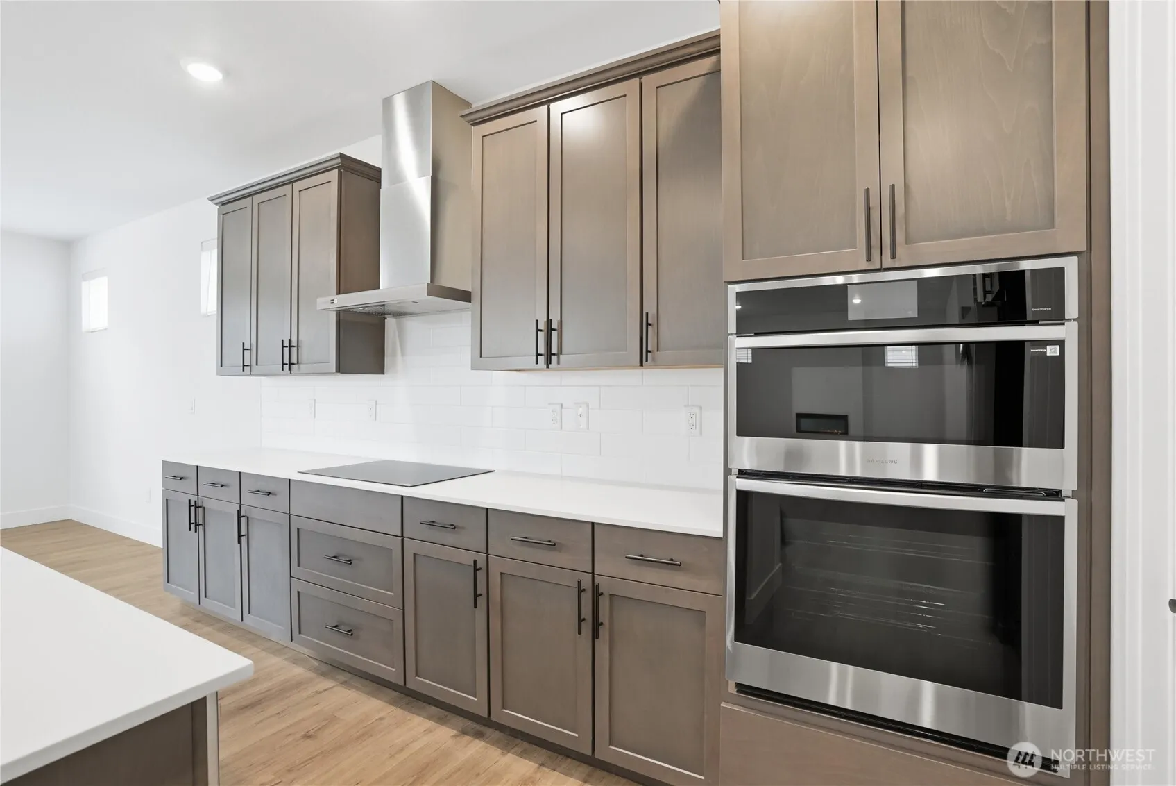 Property photo for 32110 Grand Avenue Se, Black Diamond photo 4
