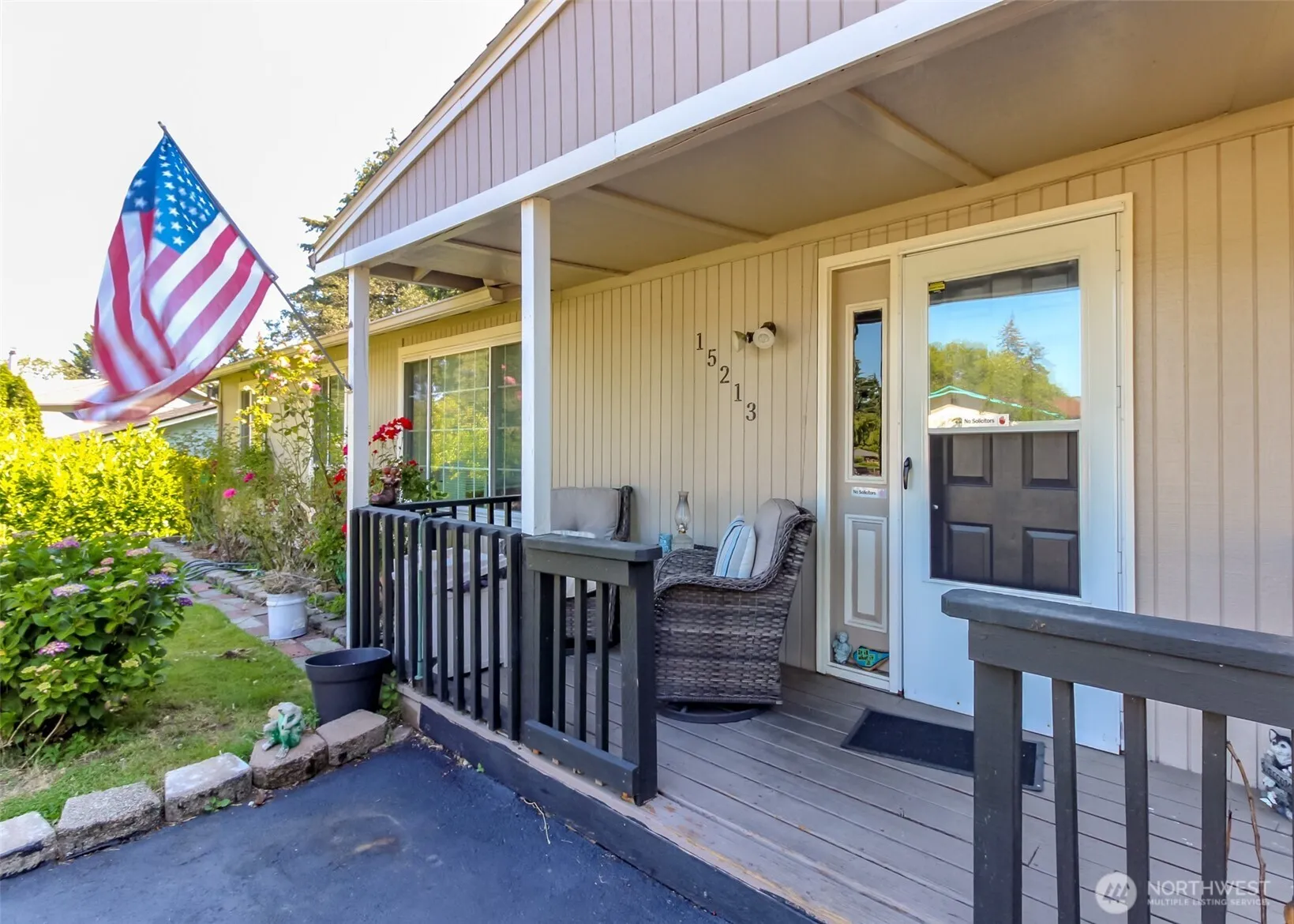 Property photo for 15213 12th Avenue E, Tacoma photo 2