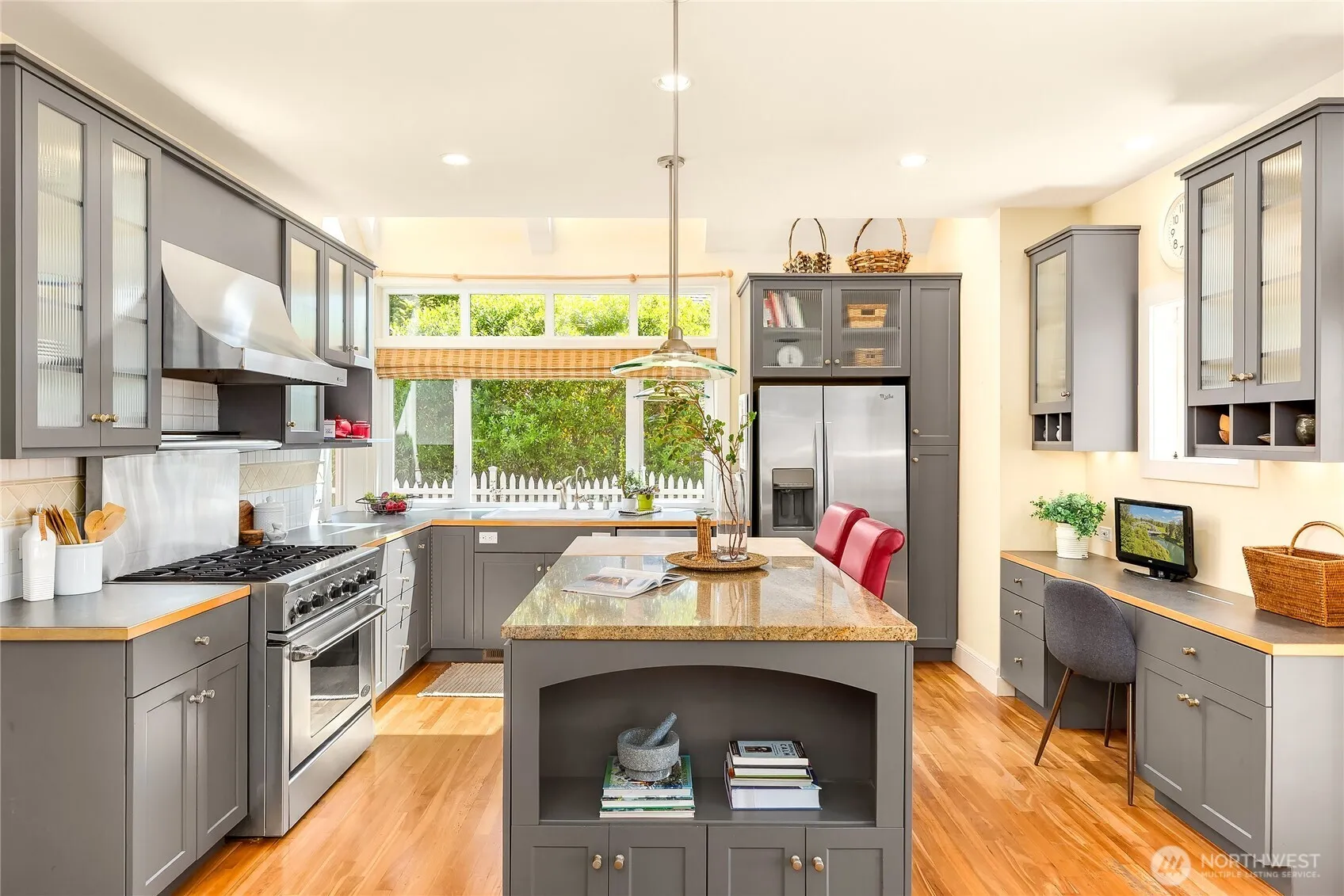 Property photo for 1427 Fort Ward Hill Road Ne, Bainbridge Island photo 4