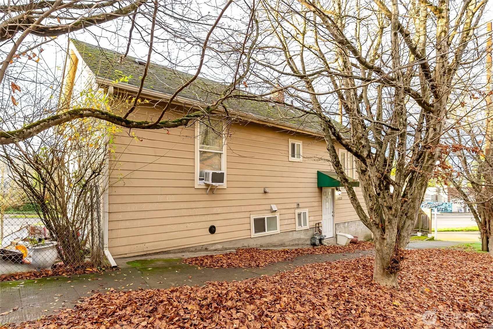 Property photo for 3823 Delridge Way Sw, Seattle photo 2