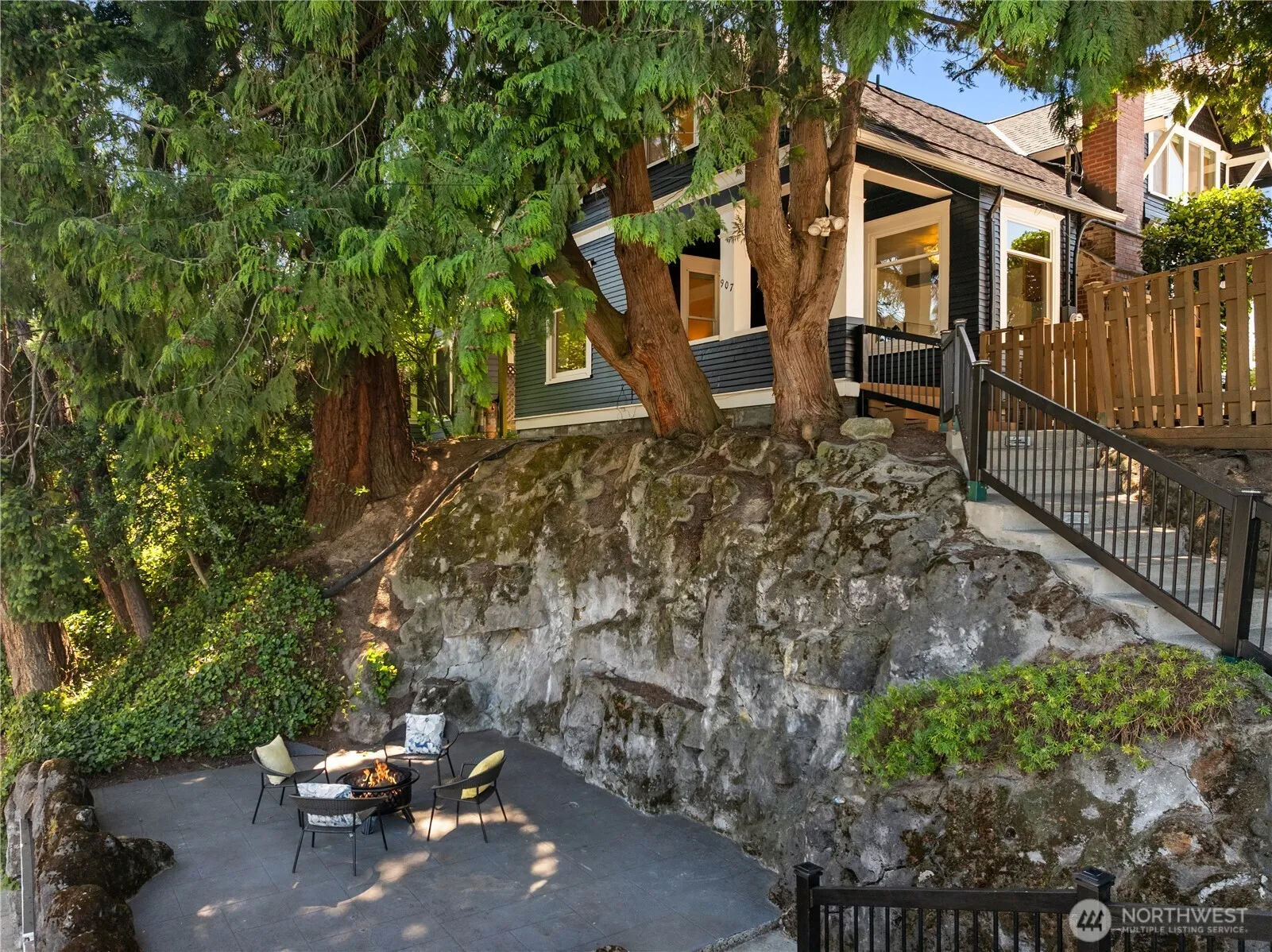 Property photo for 907 Ne 72nd Street, Seattle photo 2