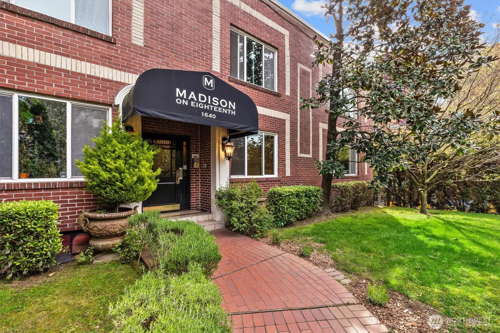Property photo for 1640 18th Avenue #6, Seattle photo 2