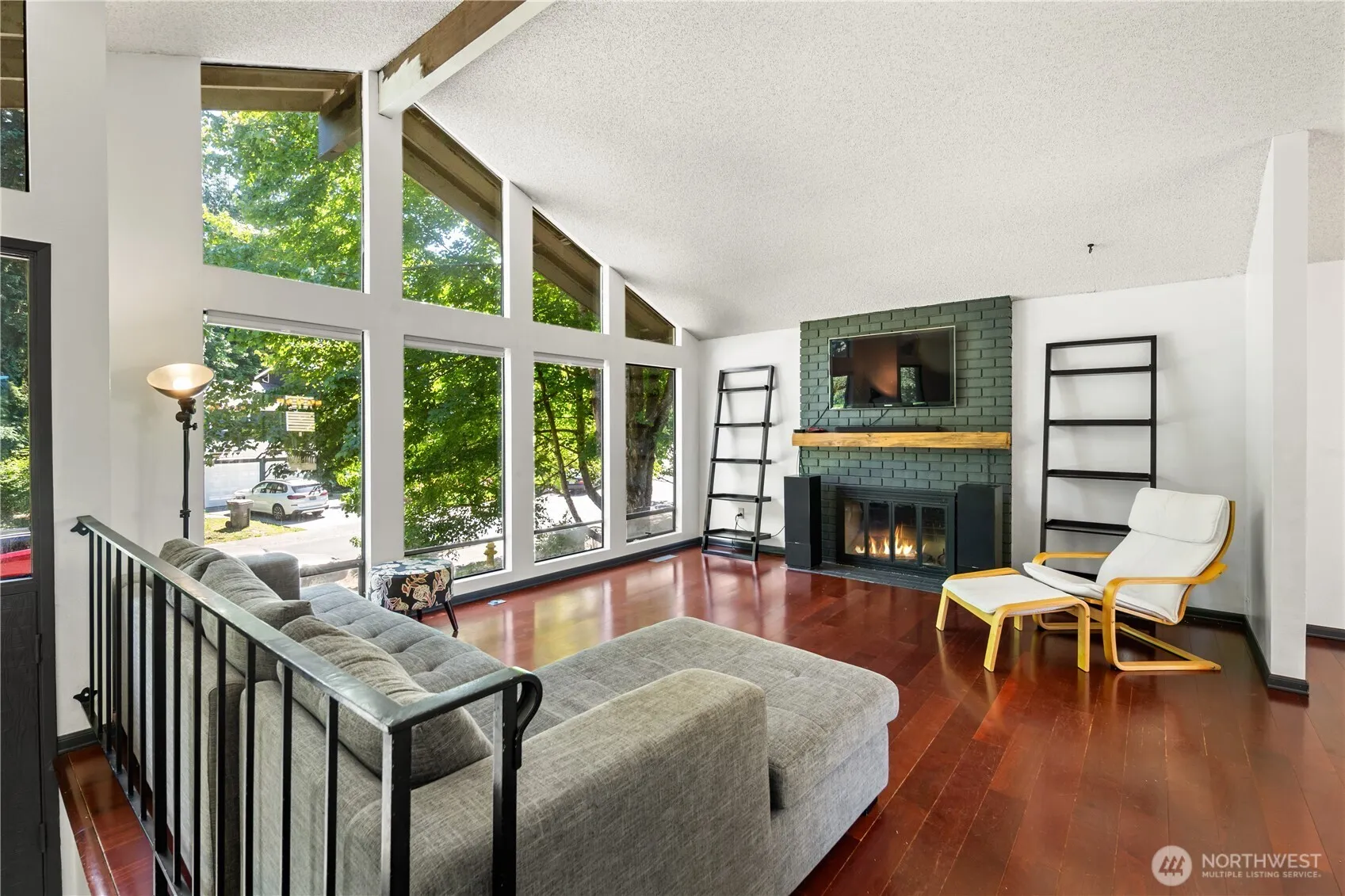 Property photo for 13106 Ne 110th Place, Kirkland photo 3