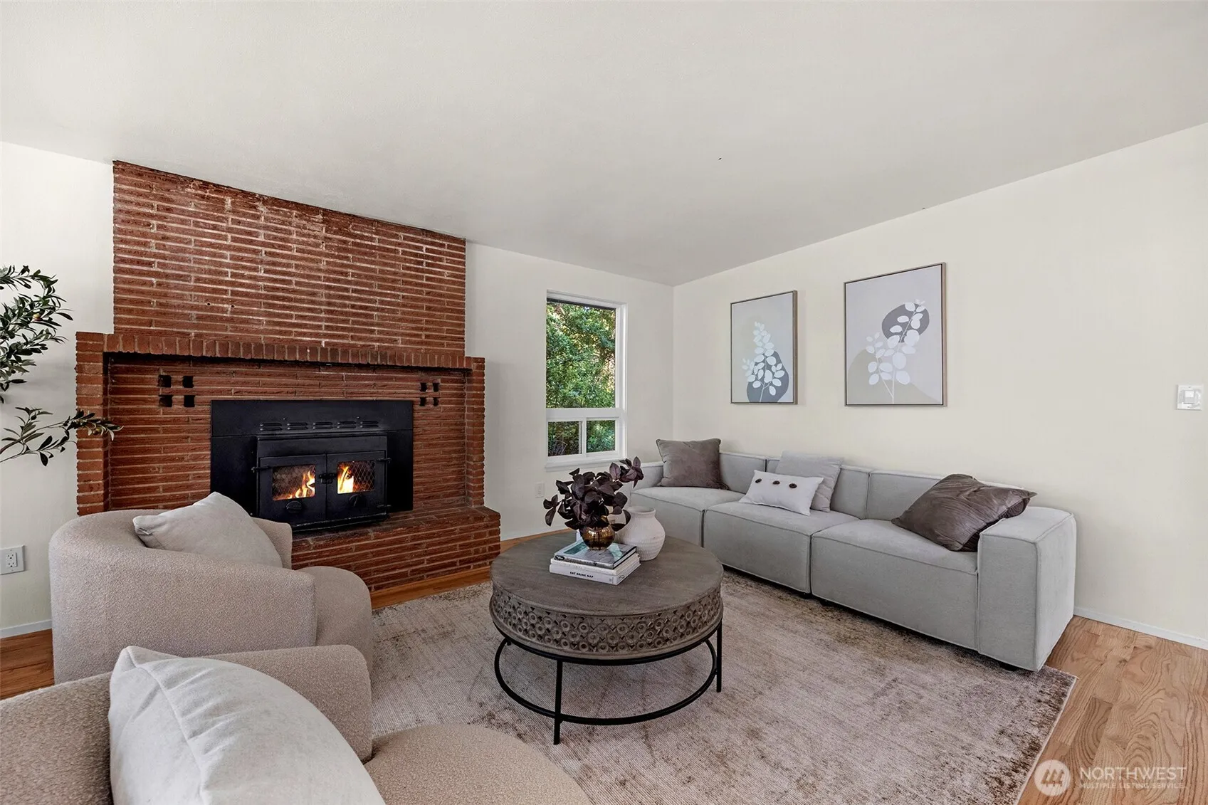 Property photo for 12521 2nd Avenue Ne, Seattle photo 4
