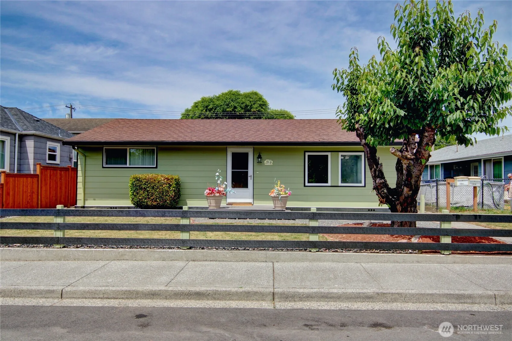 Property photo for 1709 2nd St, Marysville photo 2
