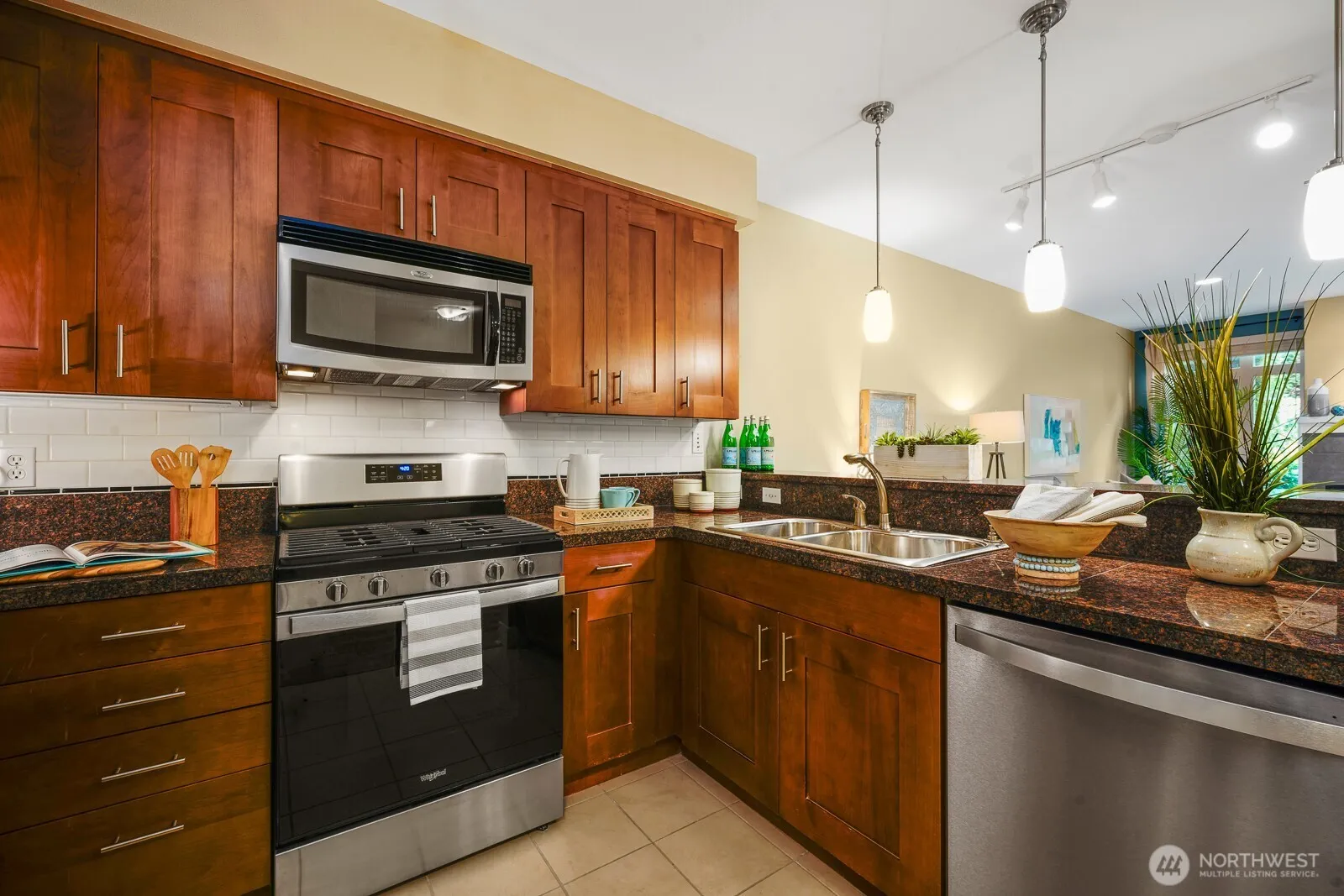 Property photo for 51 Pine Street #202, Edmonds photo 3