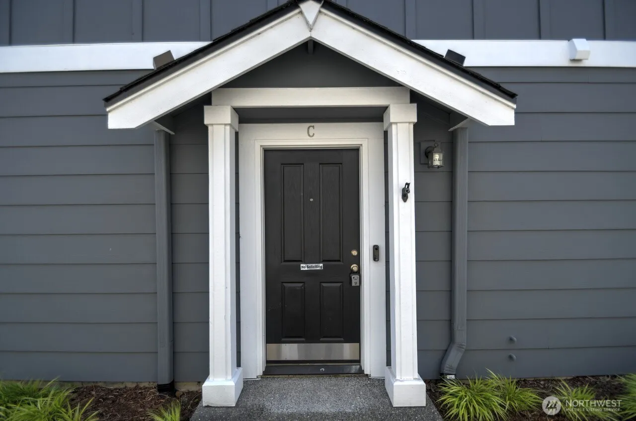 Property photo for 6007 Illinois Lane Se #c, Lacey photo 2