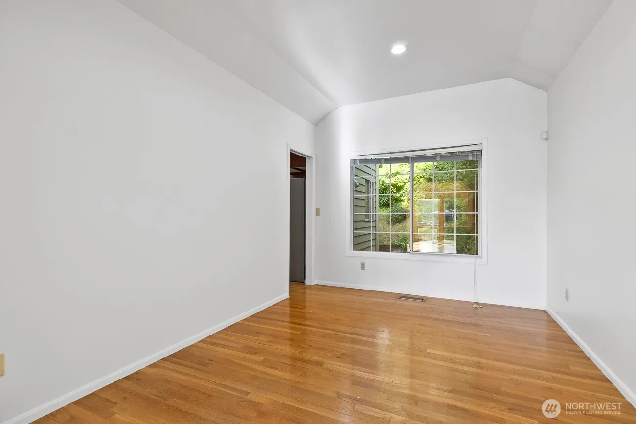 Property photo for 6814 119th Avenue Se, Bellevue photo 4