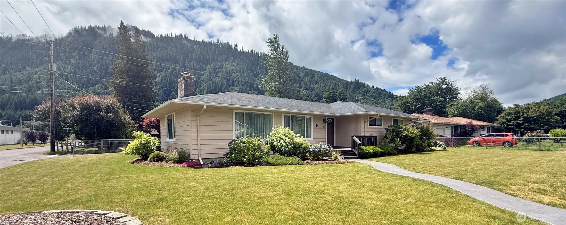 Property photo for 301 Temple Avenue, Morton