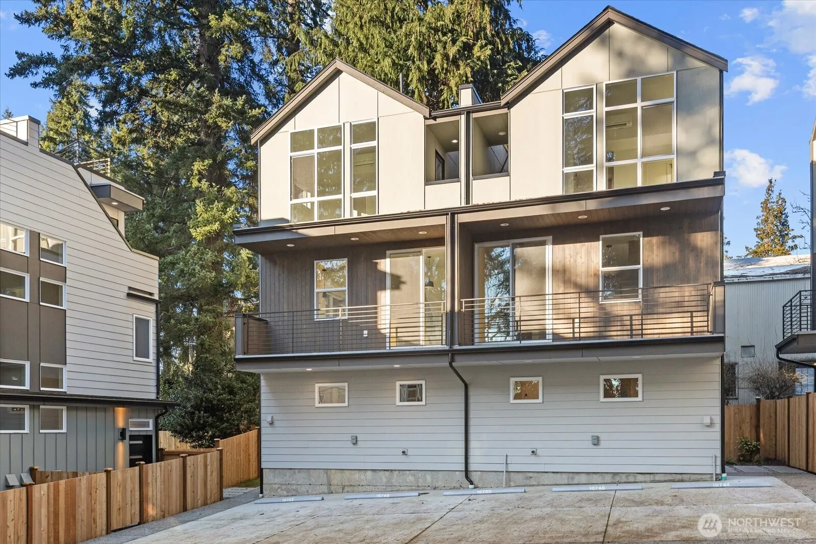 Property photo for 10746 Interlake Avenue N, Seattle photo 3