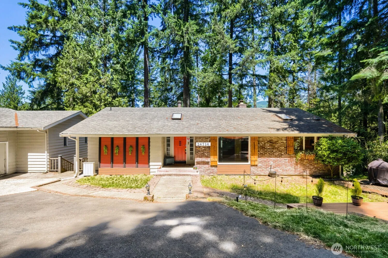 Property photo for 24714 Se Mirrormont Way, Issaquah photo 4