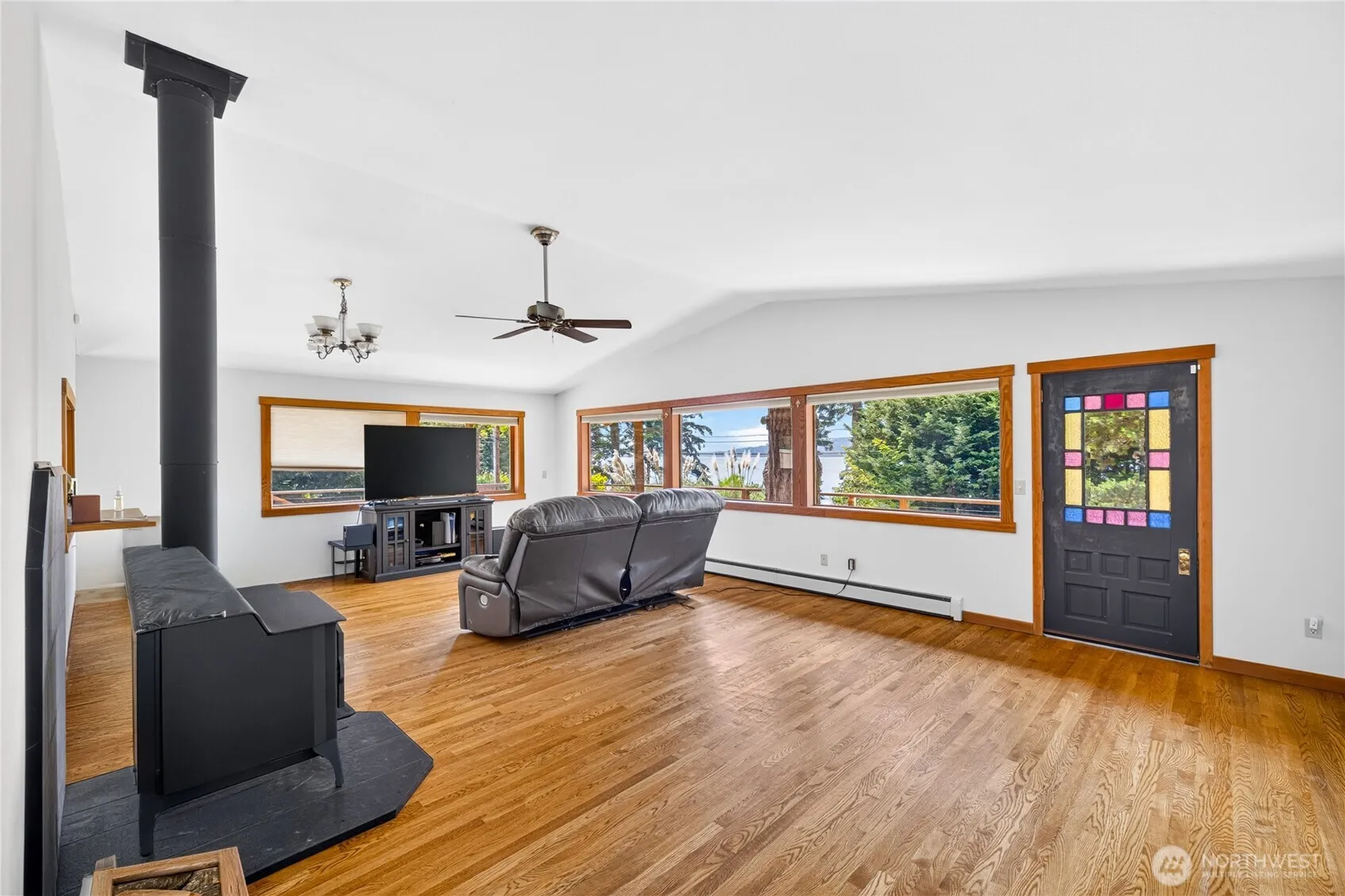Property photo for 17261 Golden View Avenue, La Conner photo 4