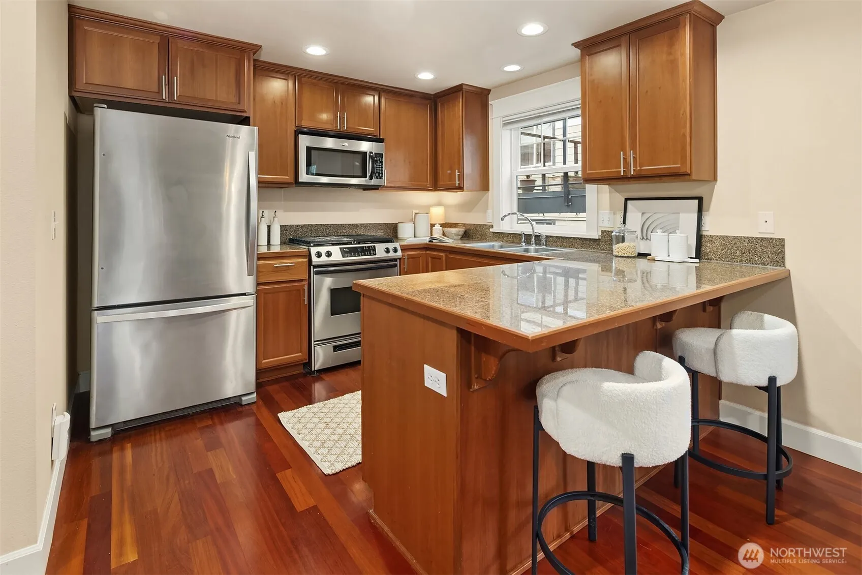 Property photo for 118 Nw 39th Street #b, Seattle photo 3