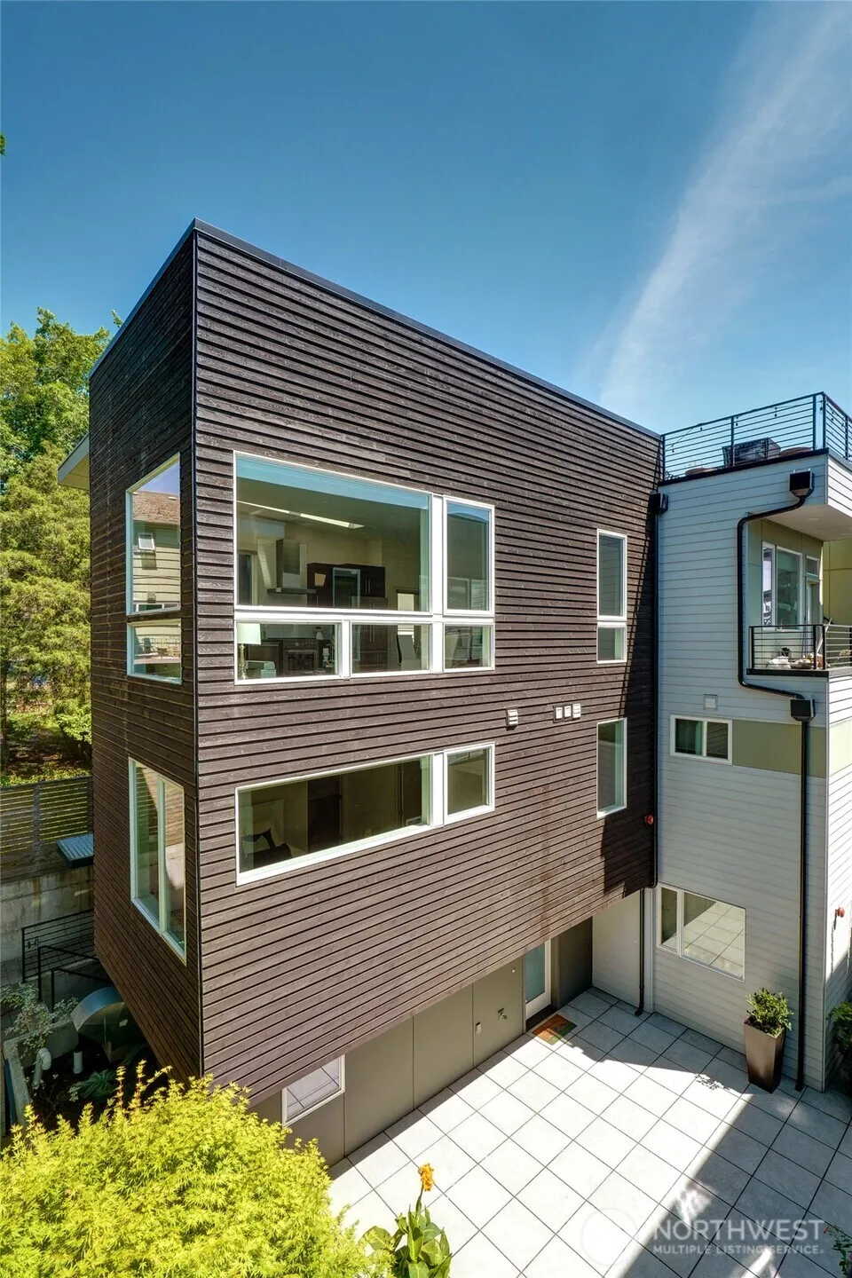 Property photo for 3929 2nd Avenue Ne, Seattle photo 4