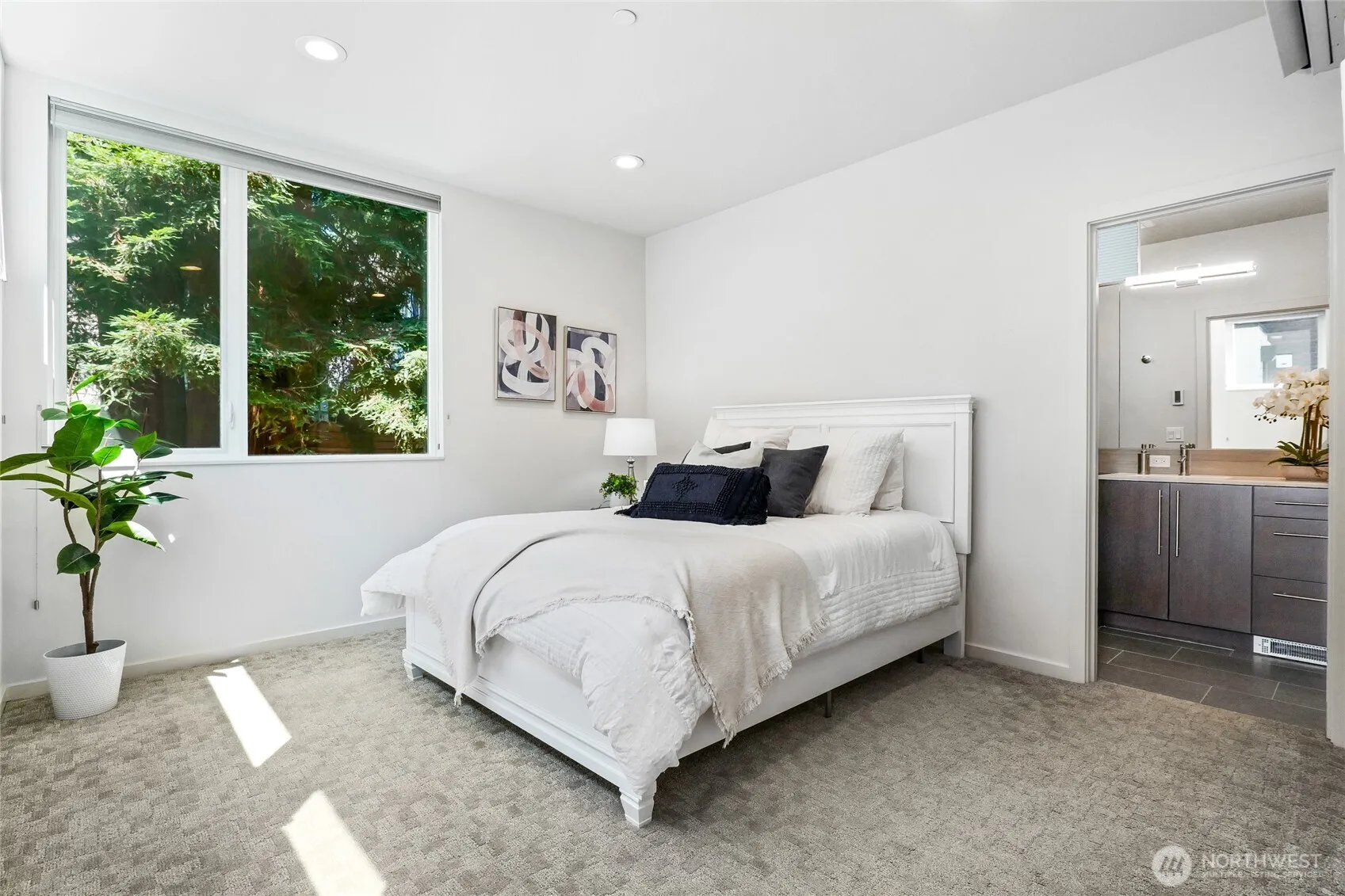 Property photo for 3929 2nd Avenue Ne, Seattle photo 5