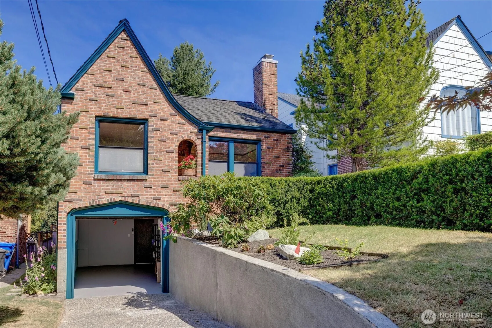Property photo for 2714 Queen Anne Avenue N, Seattle photo 2