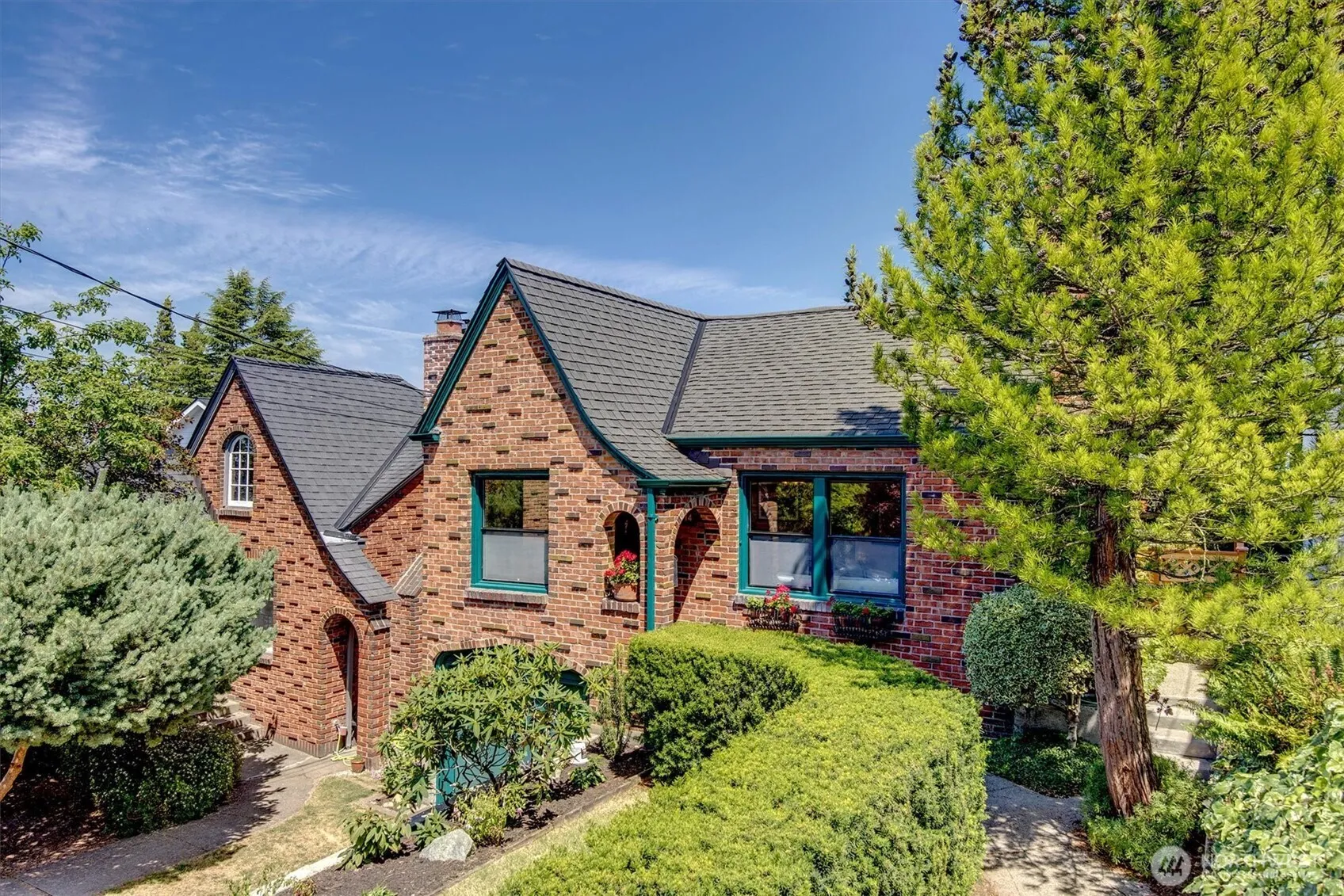 Property photo for 2714 Queen Anne Avenue N, Seattle photo 4