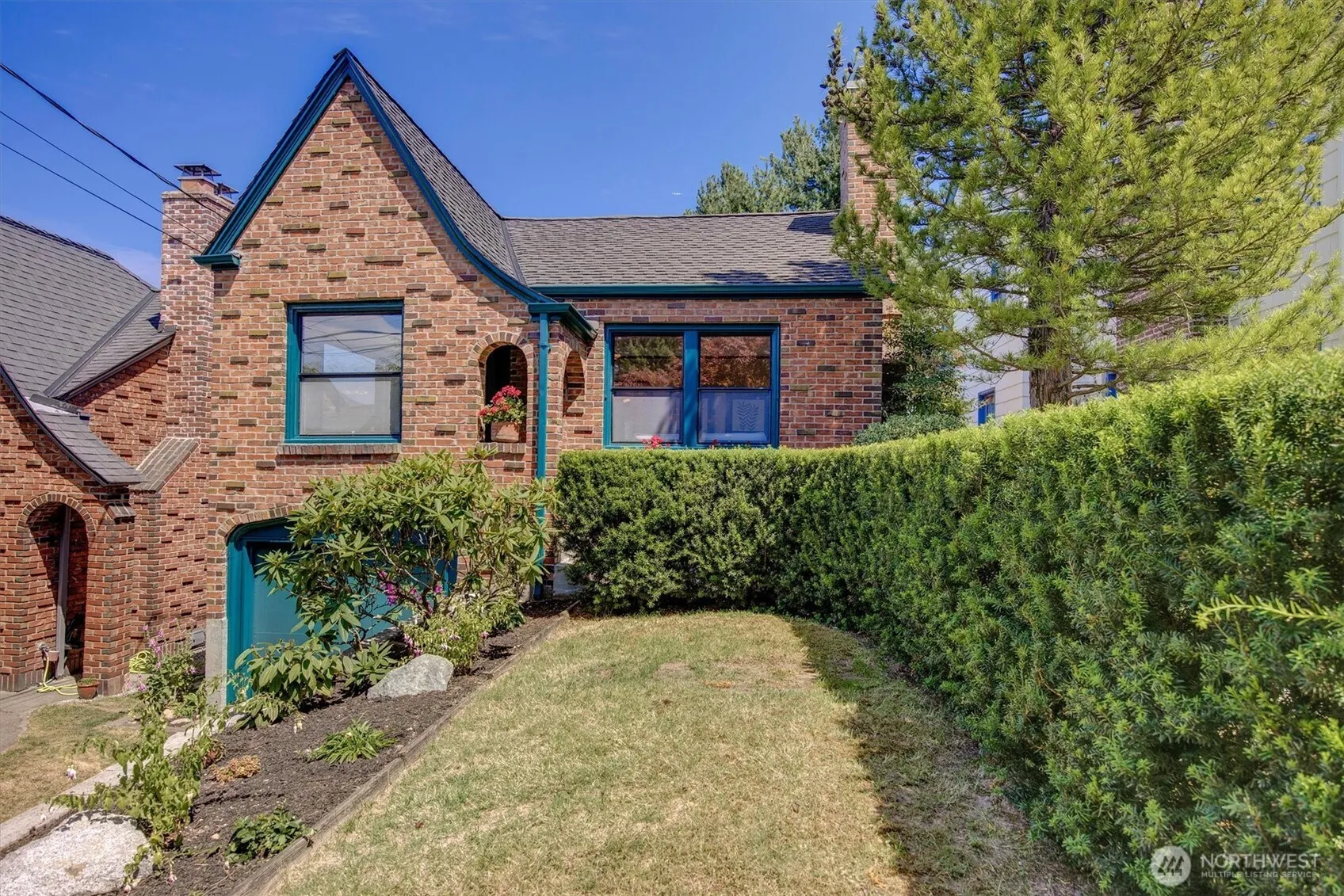 Property photo for 2714 Queen Anne Avenue N, Seattle photo 3