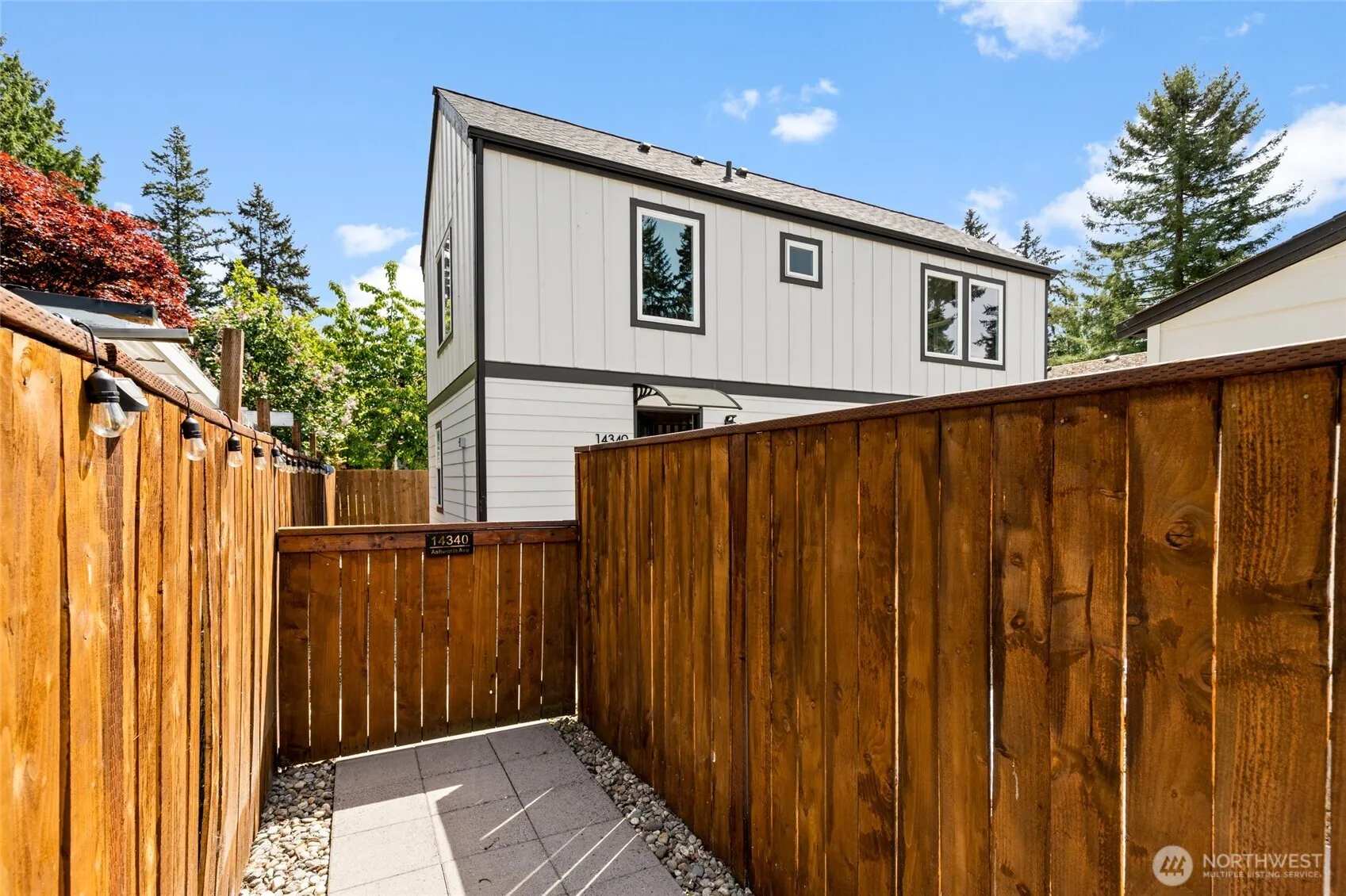 Property photo for 14338 Ashworth Avenue N #b, Seattle photo 2