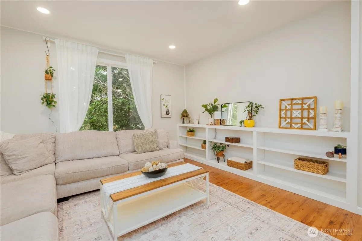 Property photo for 10410 Holly Drive #e, Everett photo 5