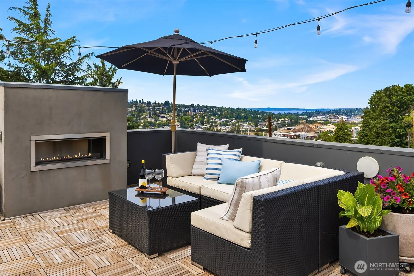 Property photo for 2560 12th Avenue W, Seattle