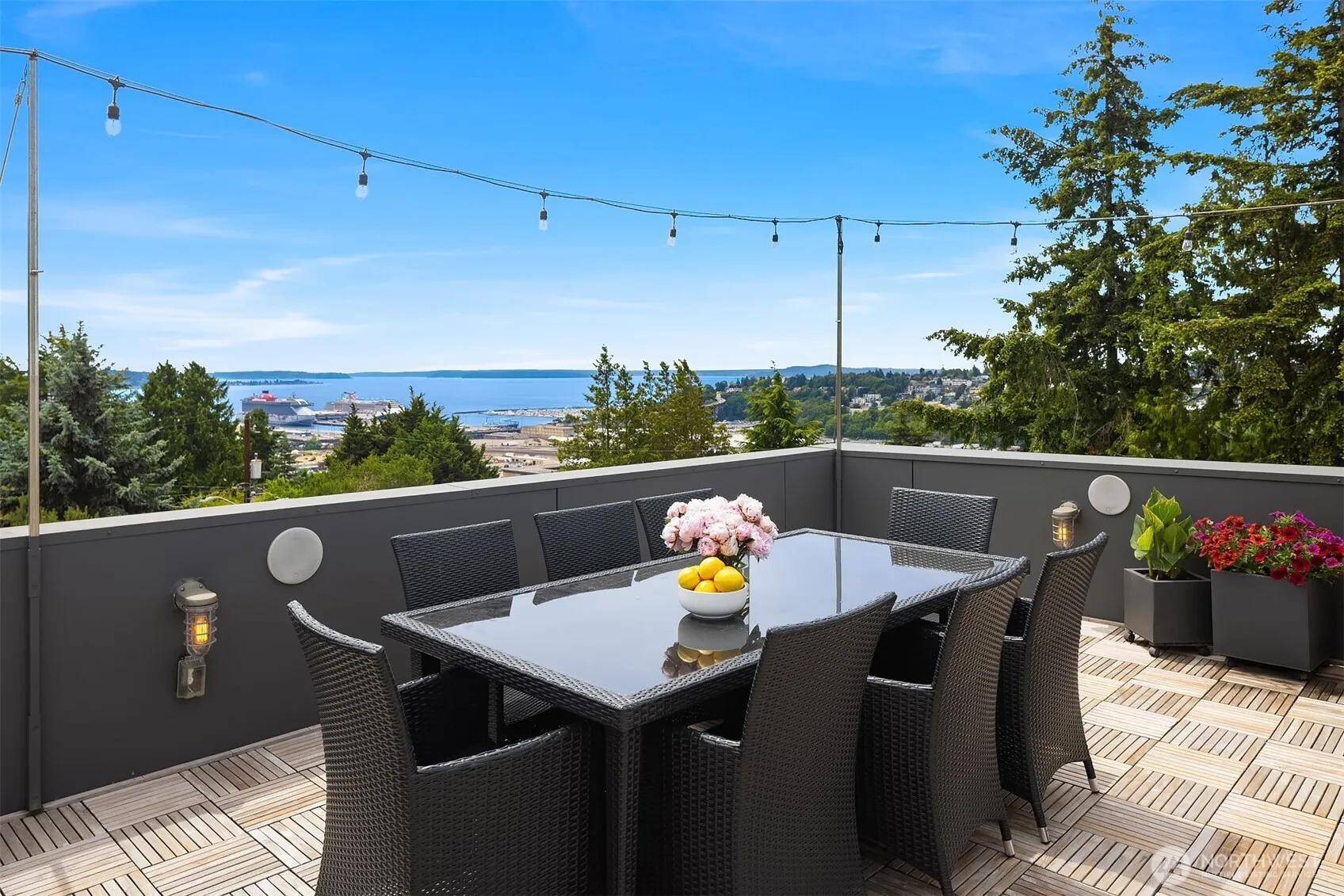 Property photo for 2560 12th Avenue W, Seattle photo 3