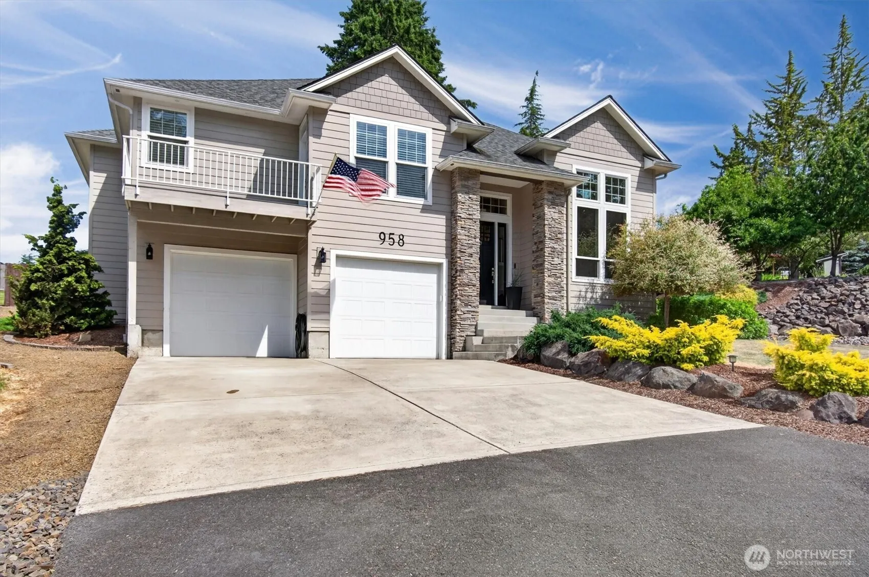 Property photo for 958 Cascade Drive, Longview