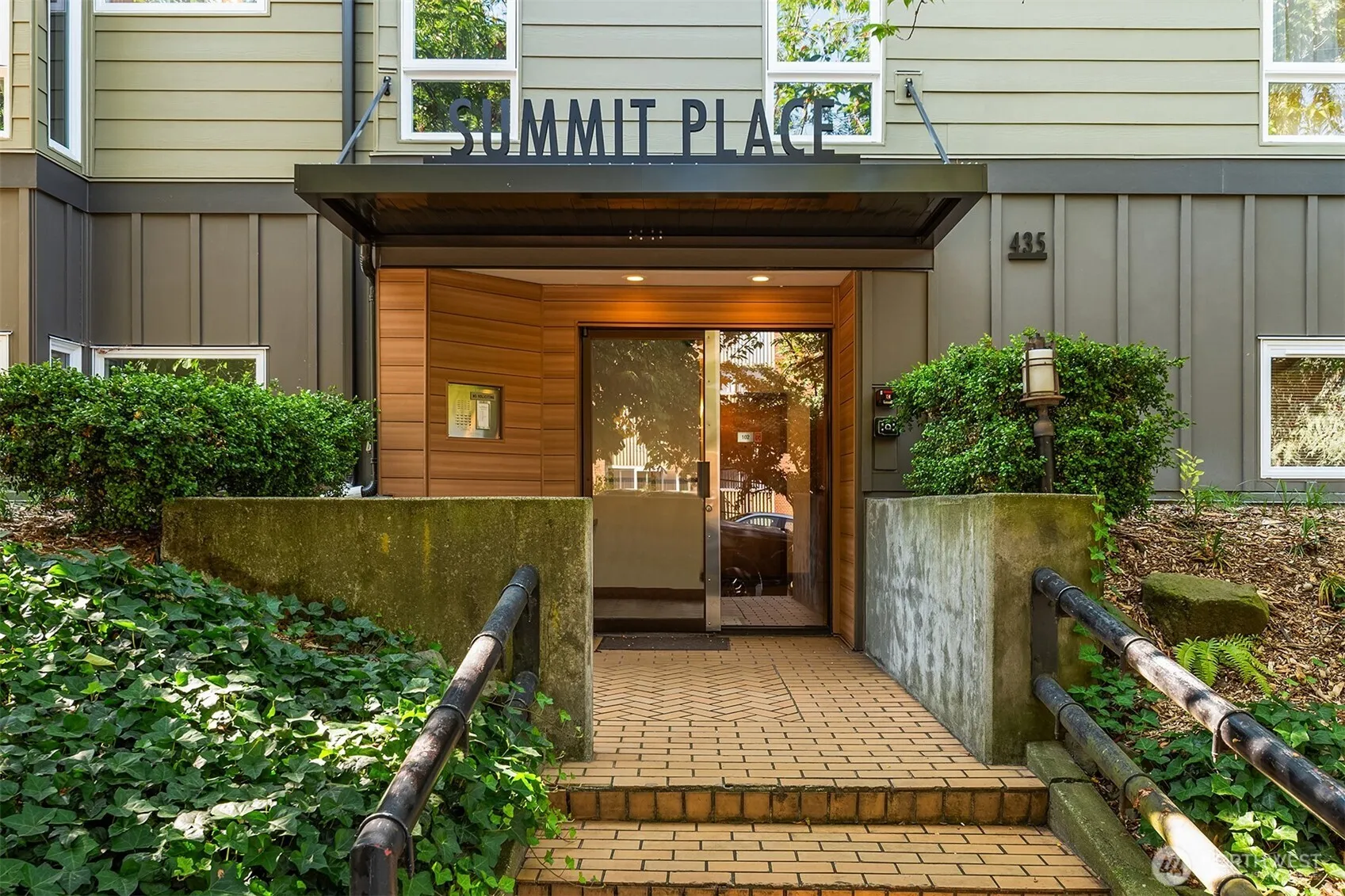 Property photo for 435 Summit Avenue E #203, Seattle photo 2
