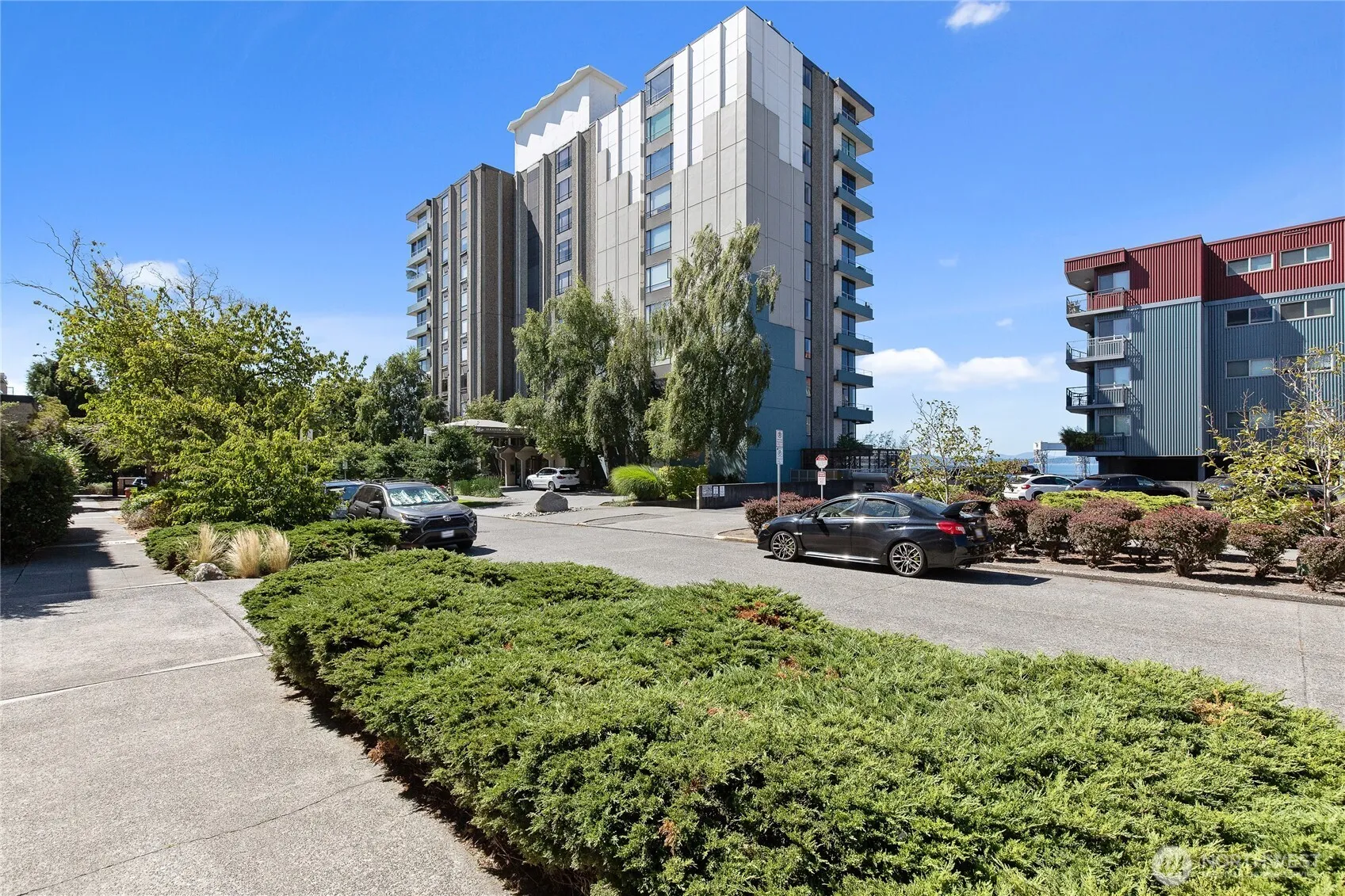 Property photo for 521 5th Avenue #401, Seattle photo 2