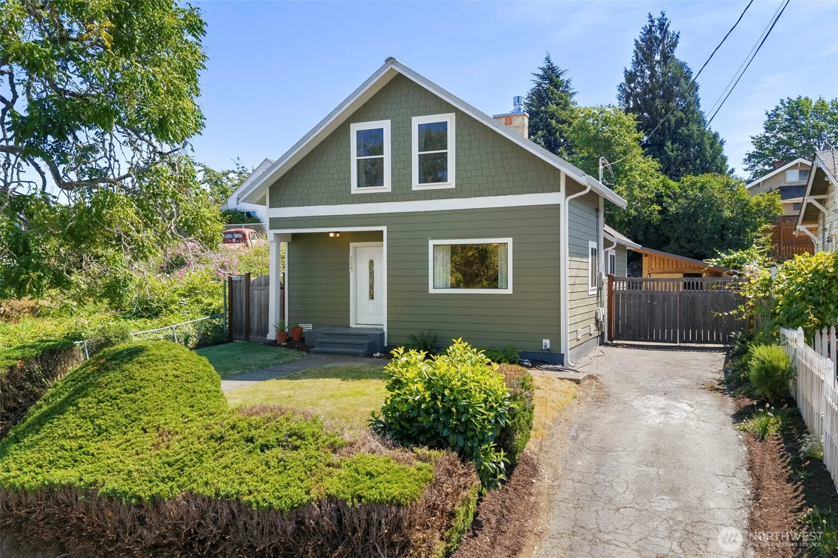 Property photo for 914 Mckenzie Avenue, Bremerton photo 2