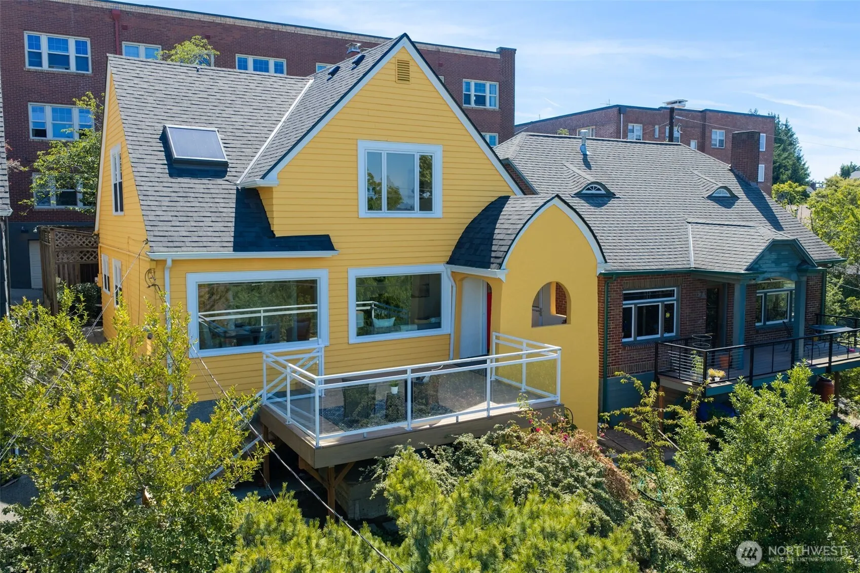 Property photo for 5006 Greenwood Avenue N, Seattle photo 3