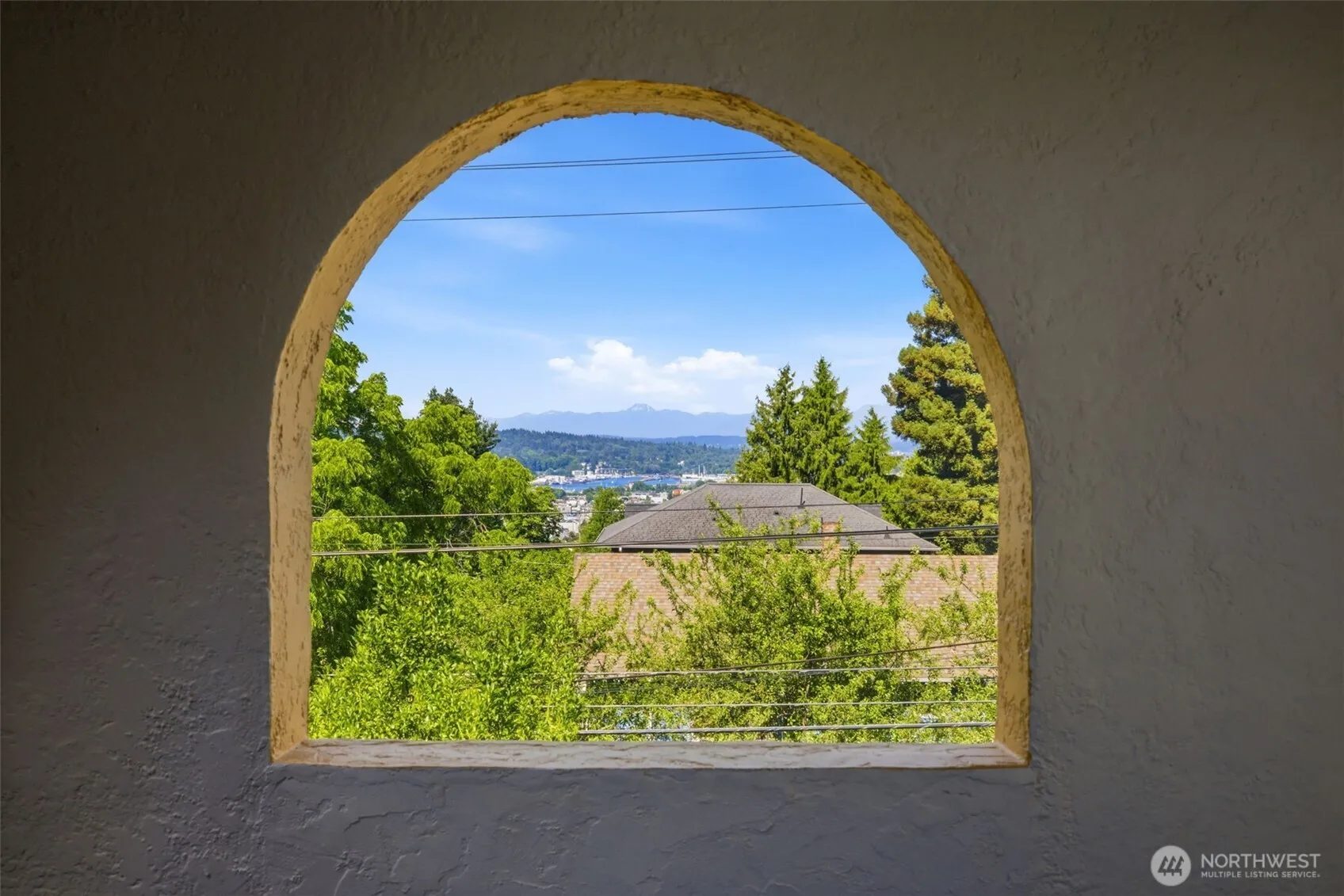 Property photo for 5006 Greenwood Avenue N, Seattle photo 4