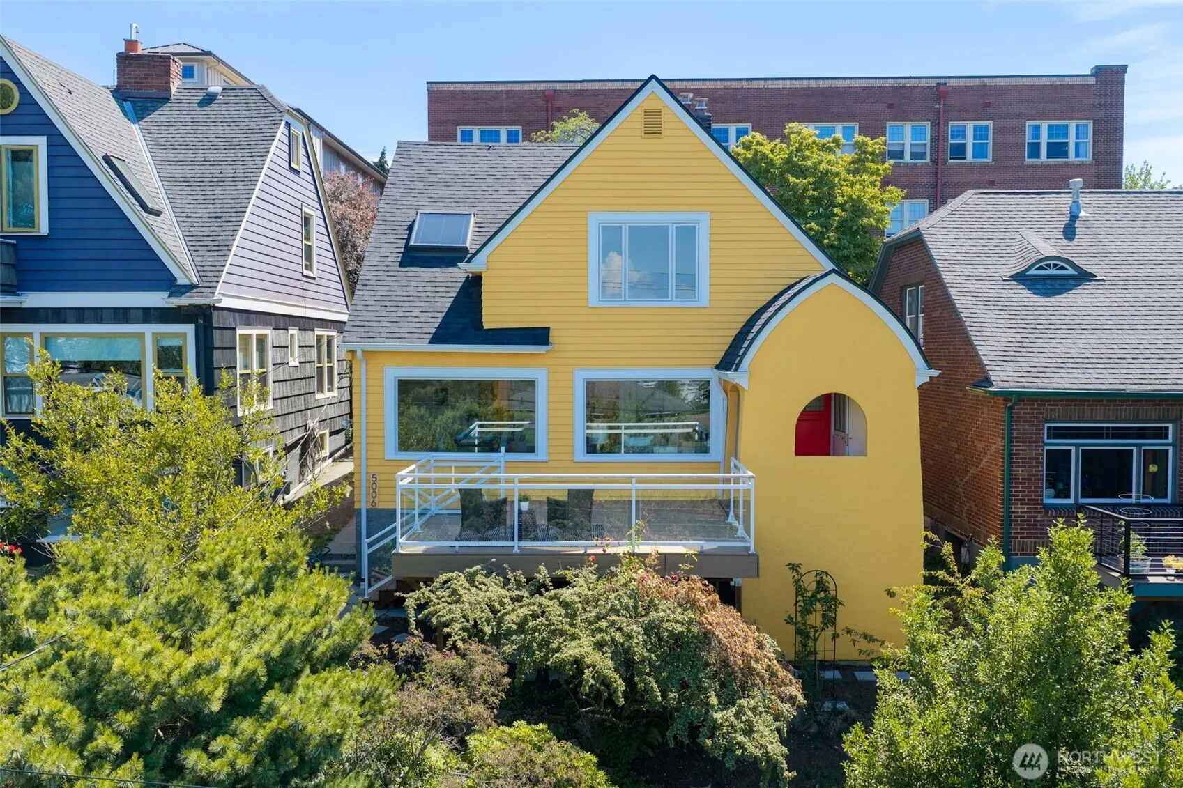 Property photo for 5006 Greenwood Avenue N, Seattle photo 2