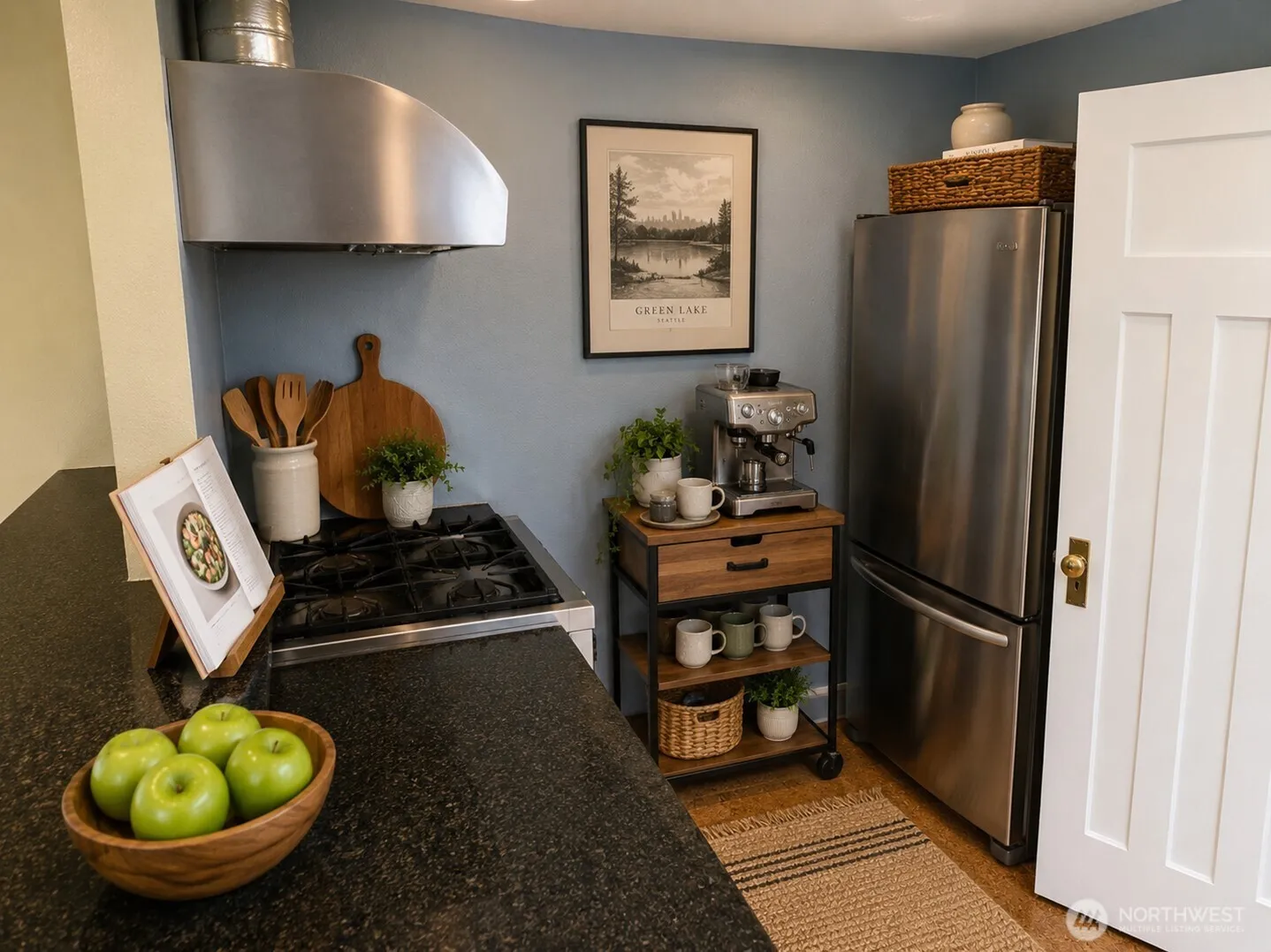 Property photo for 5426 Green Lake Way N, Seattle photo 4