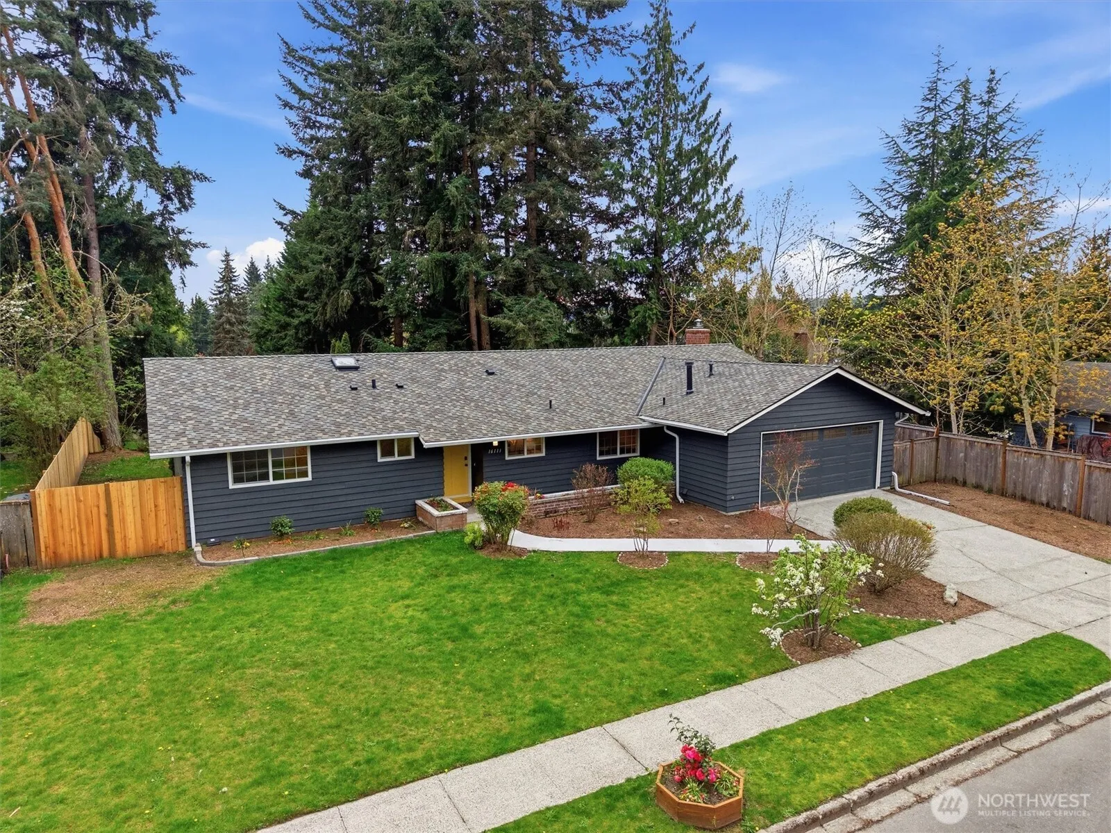 Property photo for 16111 Ne 100th Street, Redmond photo 2