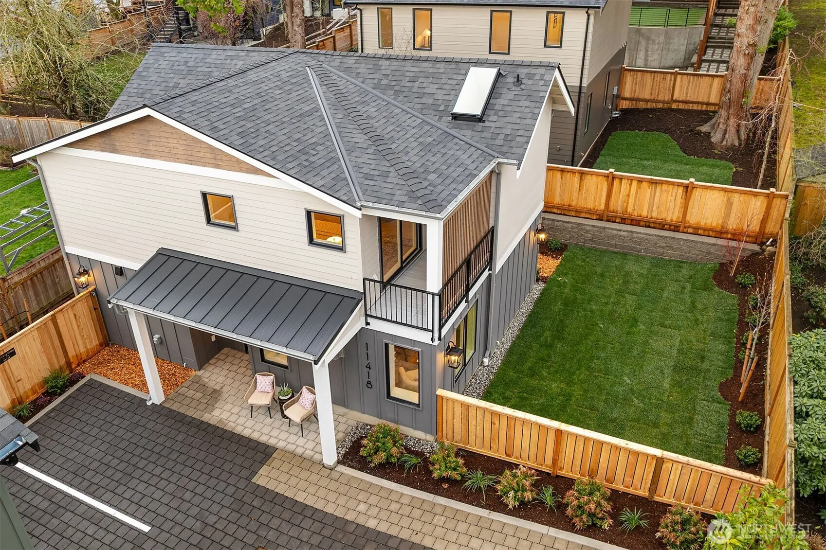 Property photo for 11418 Ne 90th Street, Kirkland photo 2