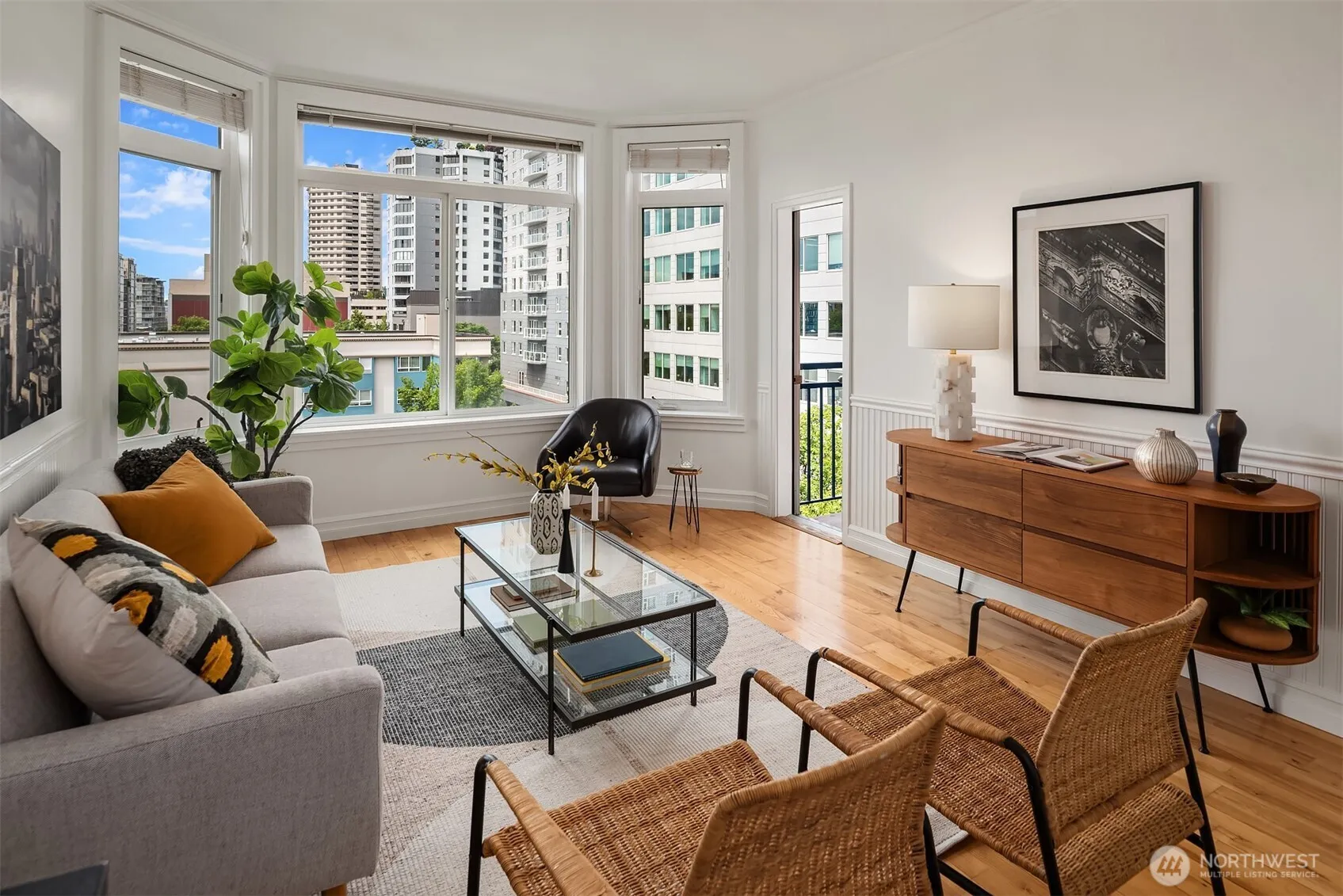 Property photo for 2414 1st Avenue #507, Seattle photo 3