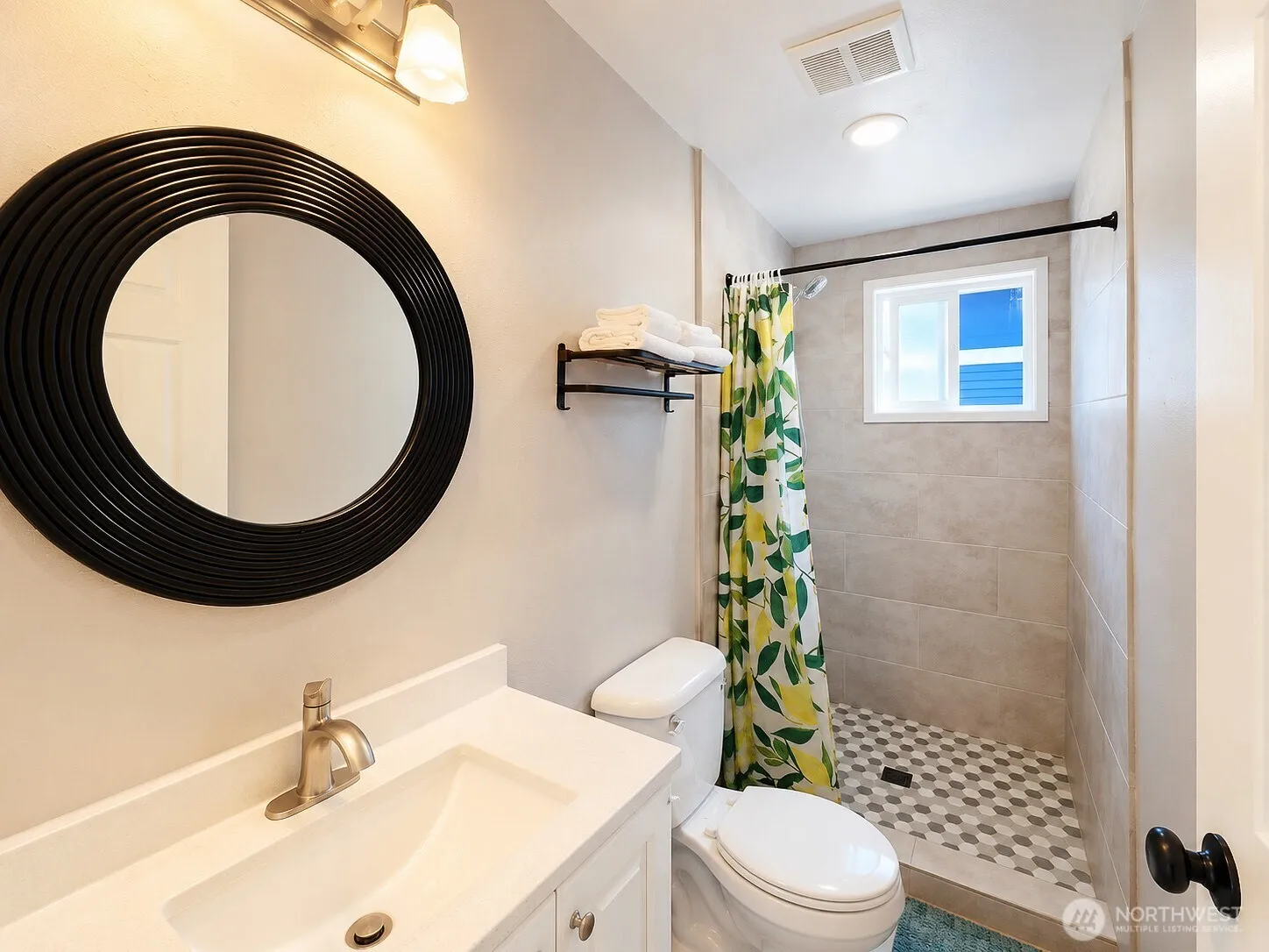 Property photo for 822 S Ferry St, Tacoma photo 5
