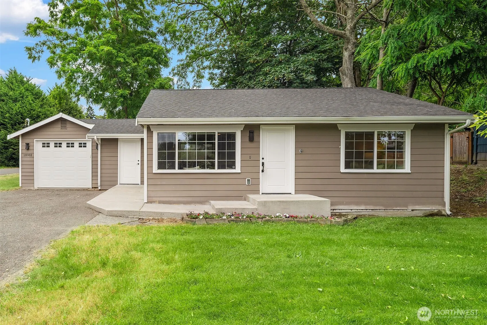 Property photo for 10902 26th Avenue Sw, Seattle photo 3