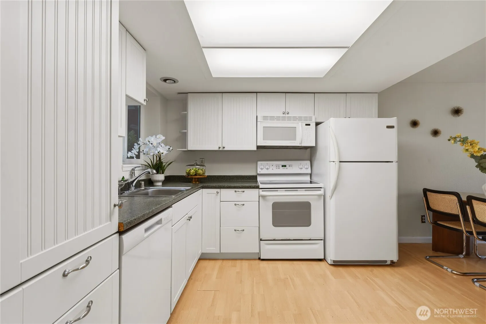 Property photo for 9398 Redmond-woodinville Rd Ne #e131, Redmond photo 4