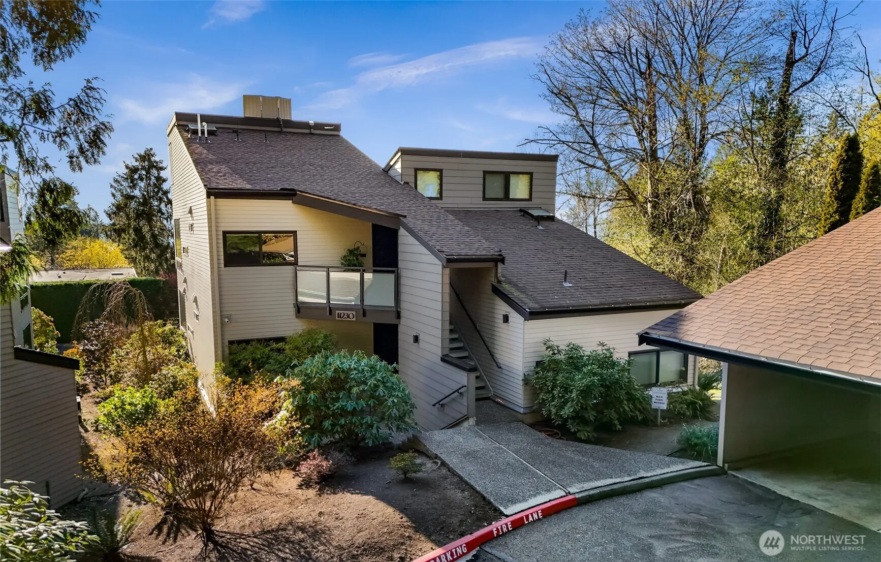 Property photo for 11230 Ne 68th Street #c, Kirkland photo 4