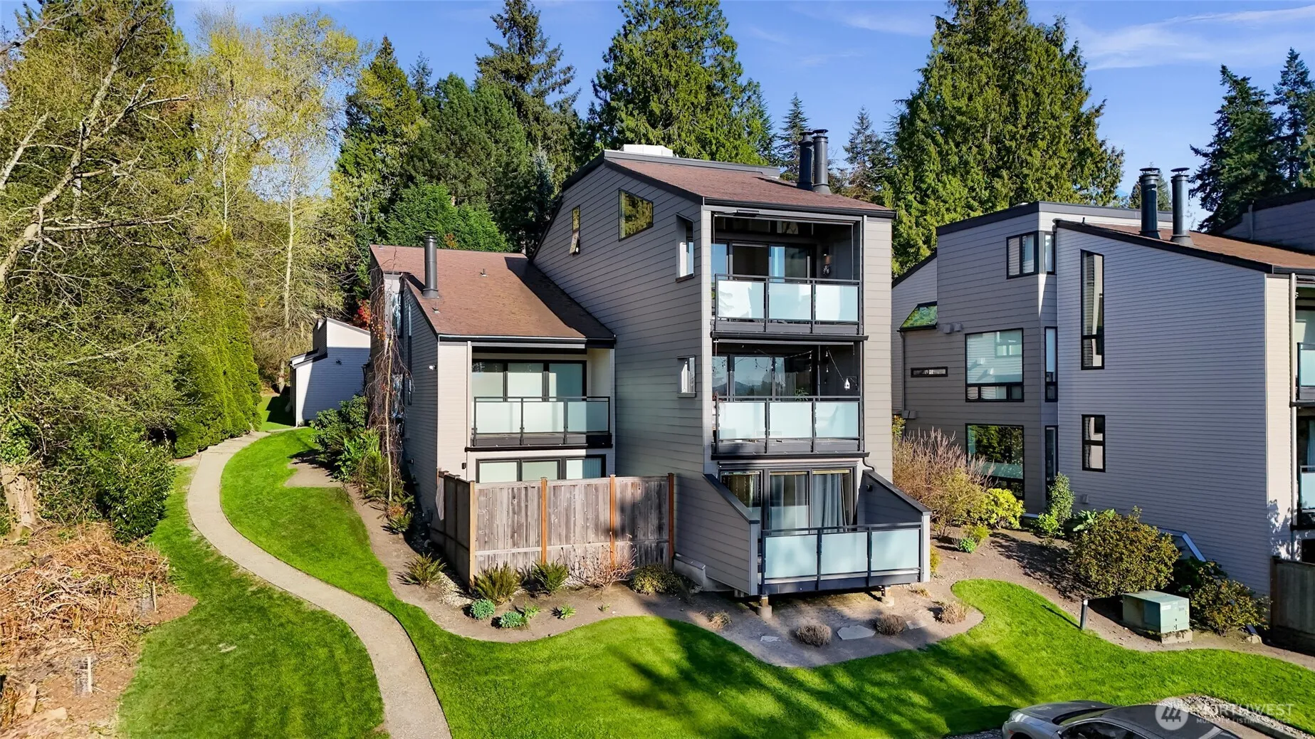 Property photo for 11230 Ne 68th Street #c, Kirkland photo 2
