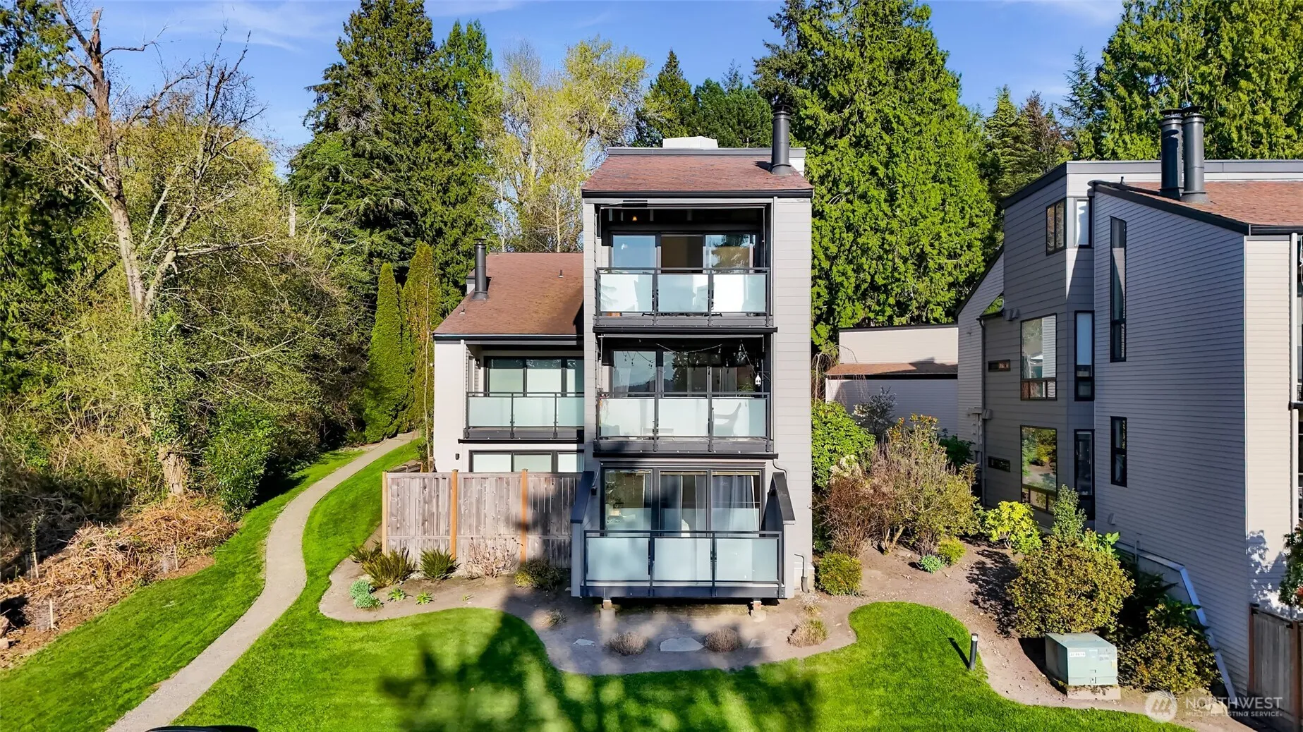 Property photo for 11230 Ne 68th Street #c, Kirkland photo 3
