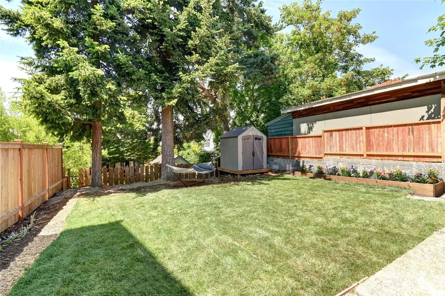 Property photo for 7043 17 Avenue Nw, Seattle photo 4