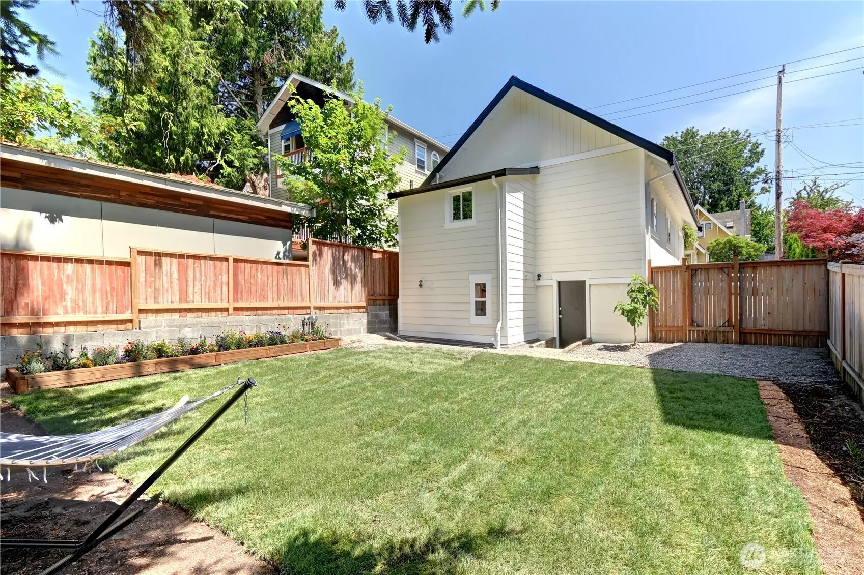 Property photo for 7043 17 Avenue Nw, Seattle photo 3