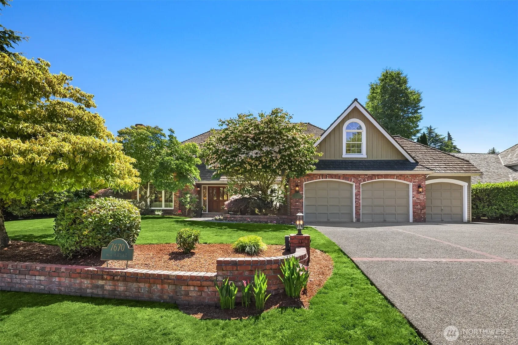 Property photo for 7670 80th Place Se, Mercer Island, WA 98040