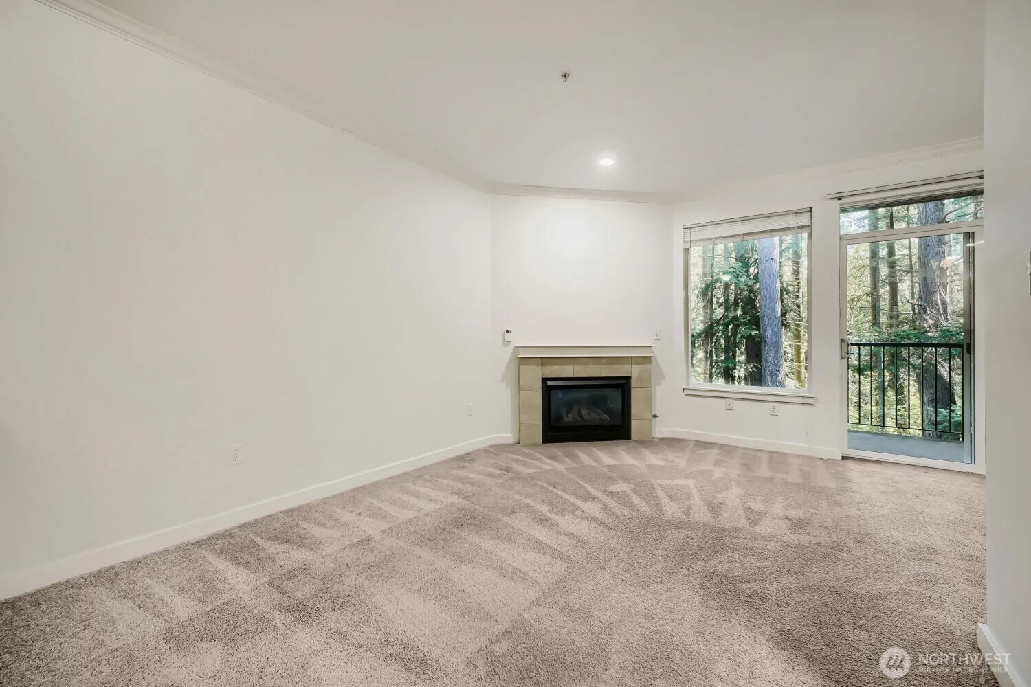 Property photo for 25025 Se Klahanie Boulevard #b202, Sammamish photo 2