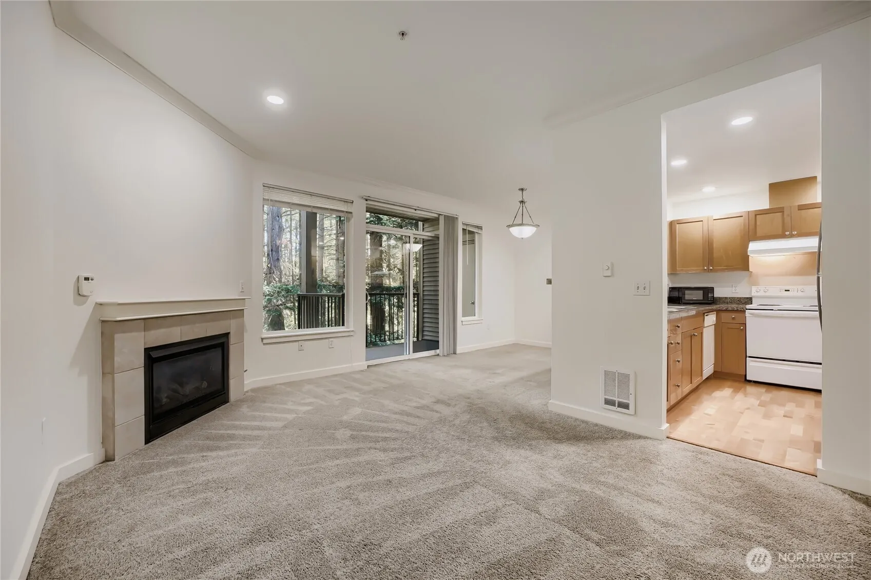 Property photo for 25025 Se Klahanie Boulevard #b202, Sammamish photo 3